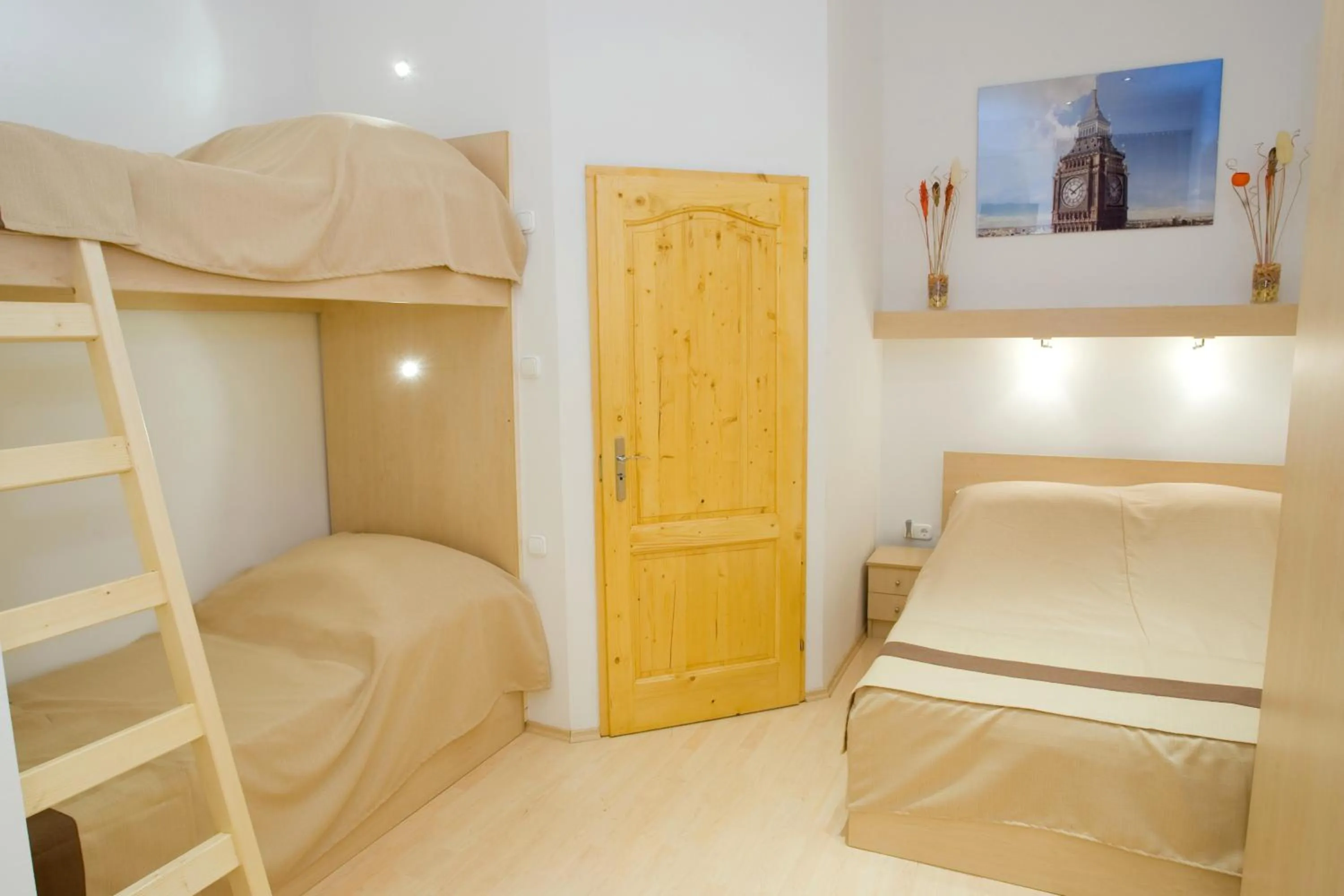 Bedroom, Bed in Centrooms House