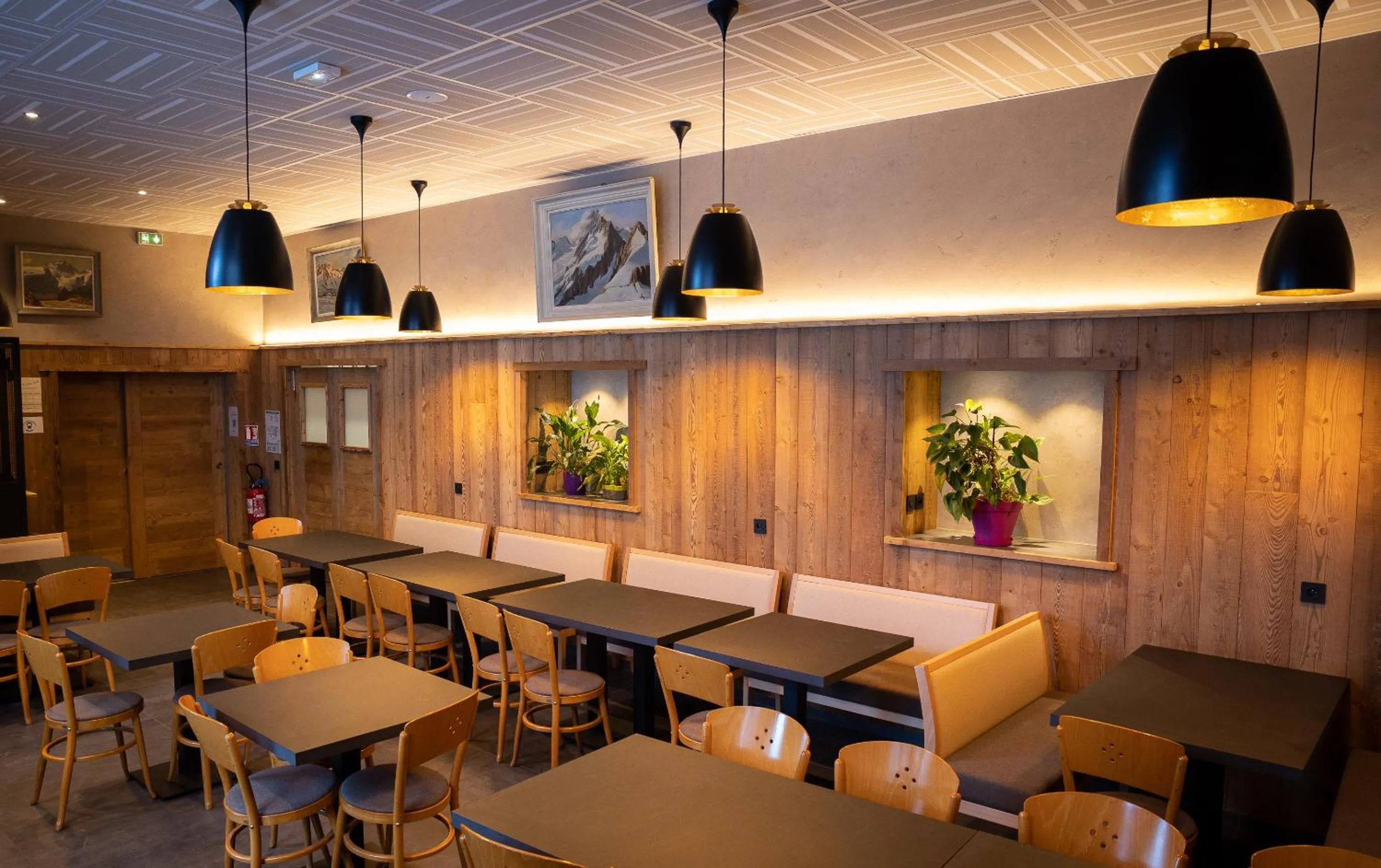 Restaurant/places to eat in Hotel Castillan