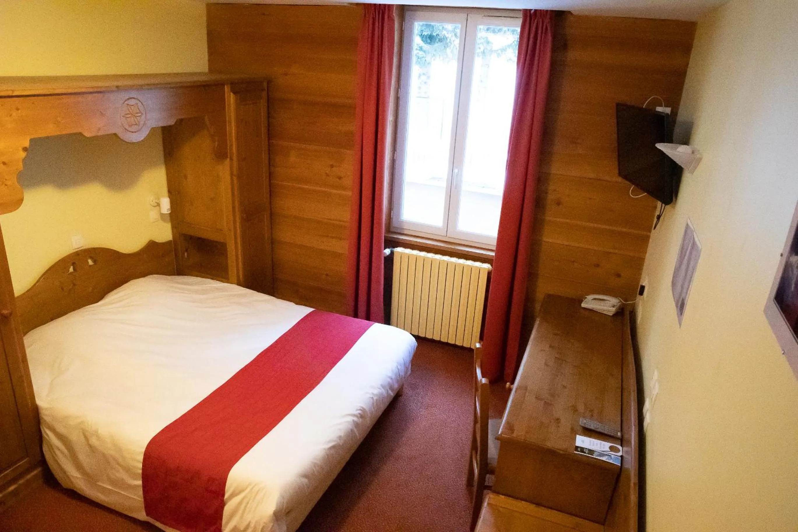 Double or Twin Room with Garden View - single occupancy in Hotel Castillan