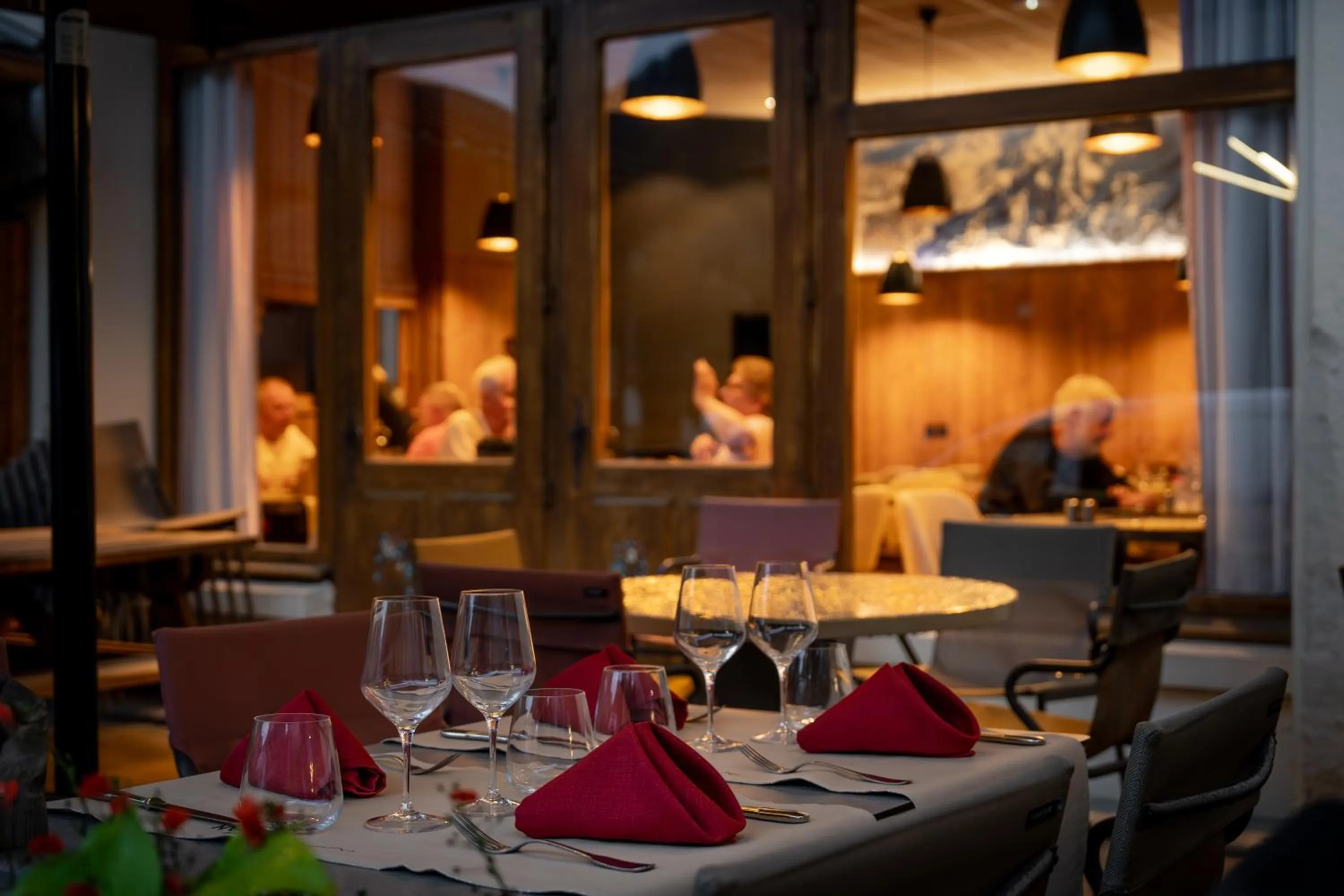 Restaurant/places to eat in Hotel Castillan