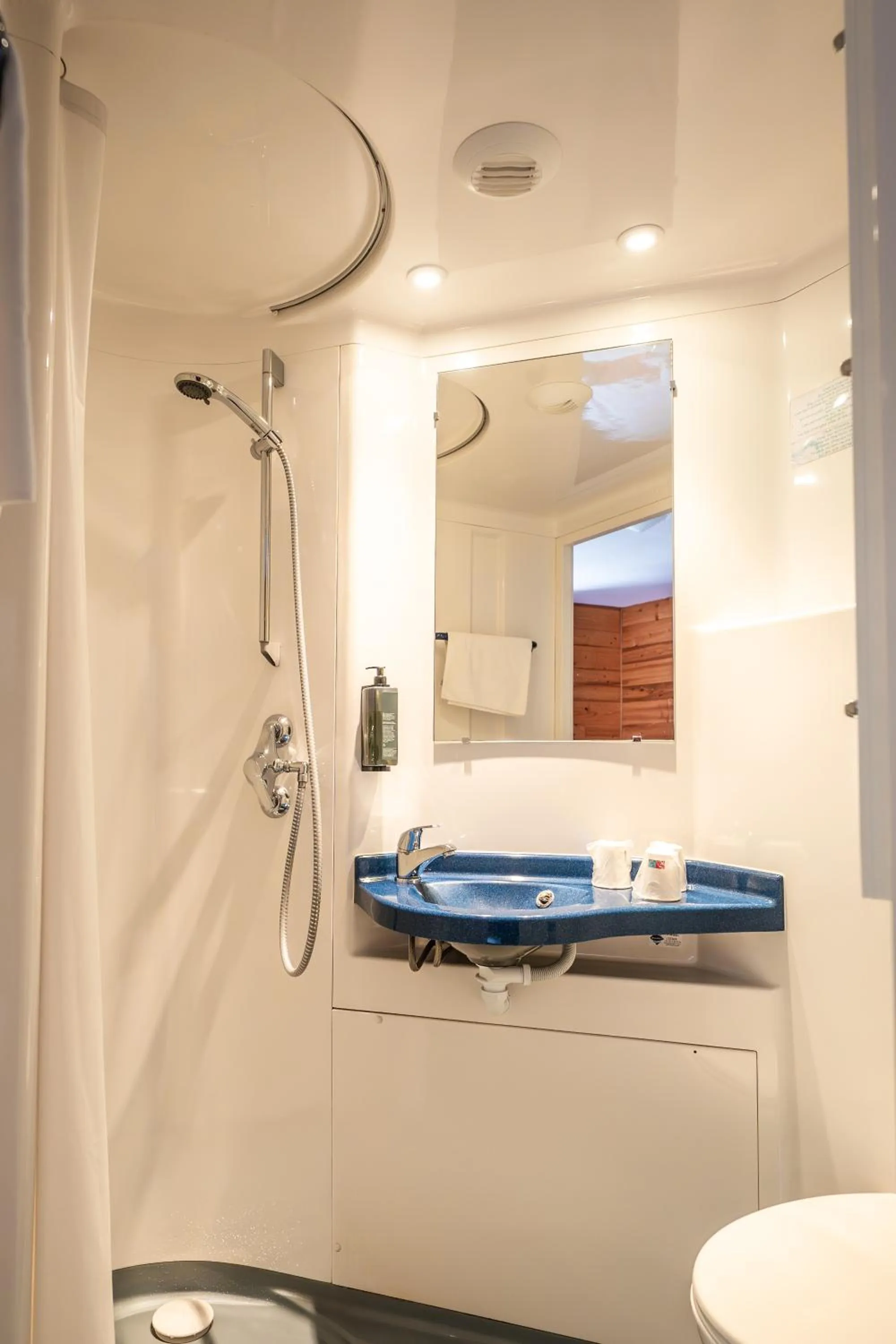 Shower in Hotel Castillan