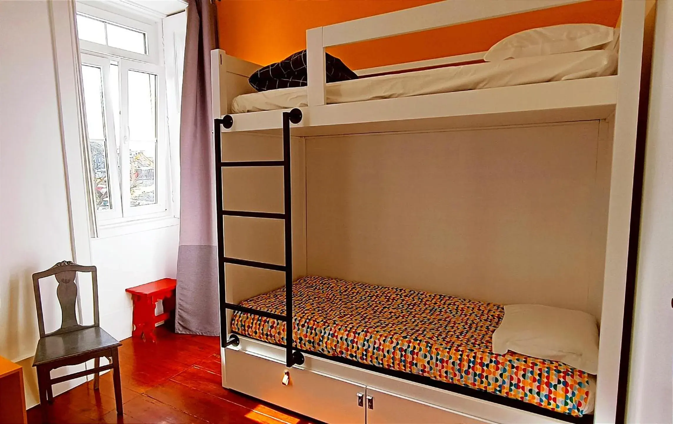 Bed in 4-Bed Mixed Dormitory Room with Private Bathroom in Aveiro Rossio Hostel Bed in 4-Bed Mixed Dormitory Room with Private Bathroom in Aveiro Rossio Hostel