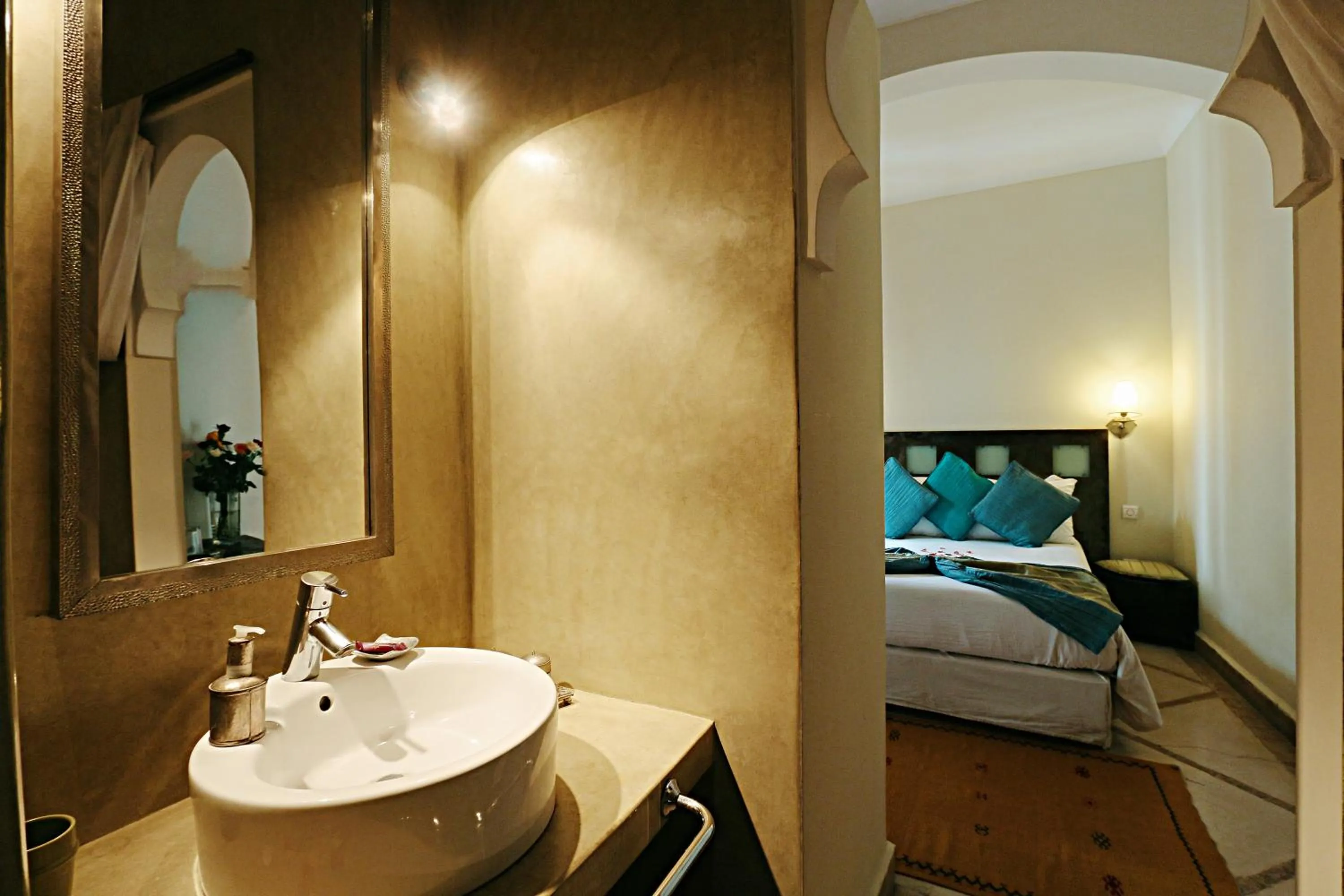 Bathroom, Bed in Riad Jardin Des Rêves
