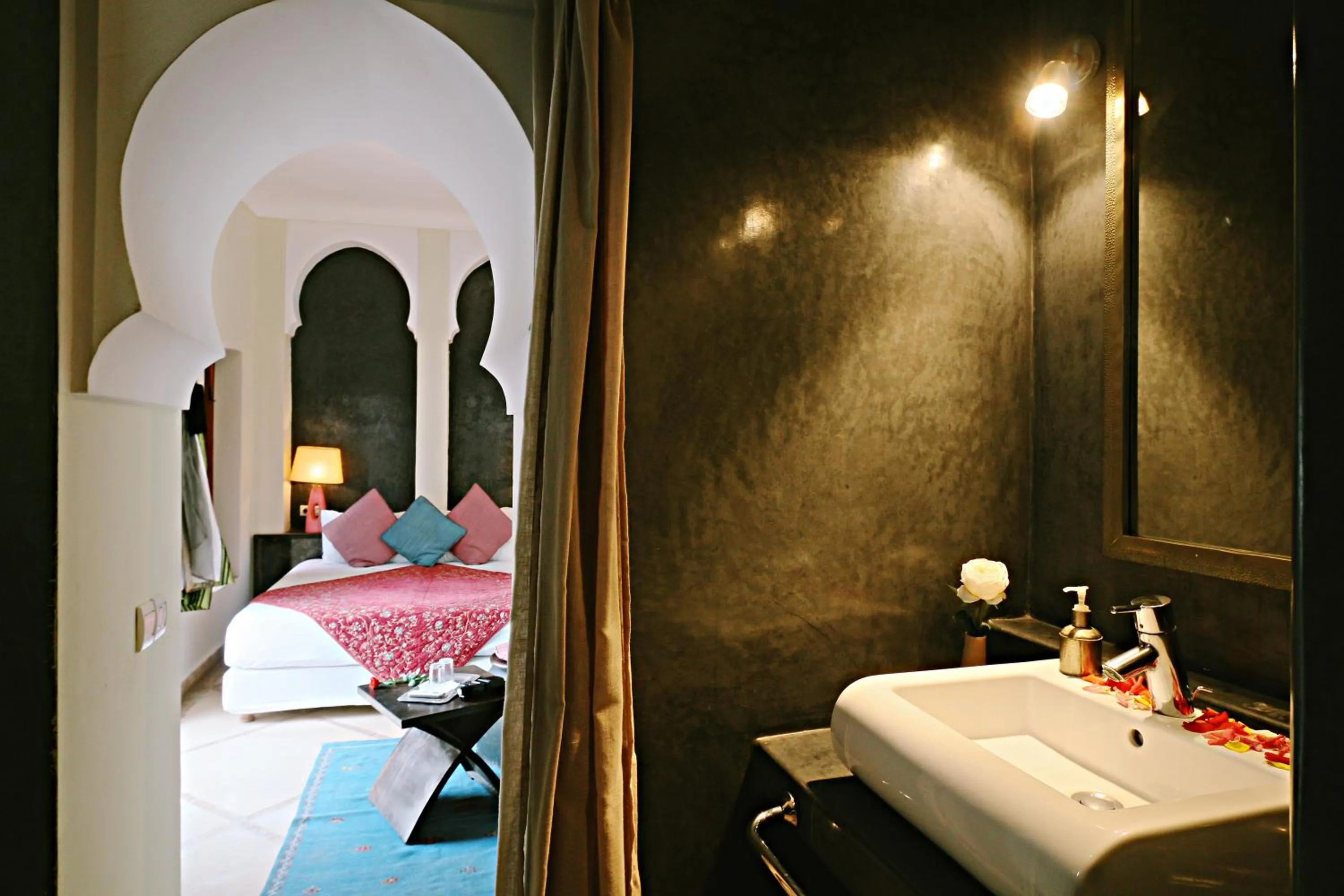 Bathroom, Bed in Riad Jardin Des Rêves