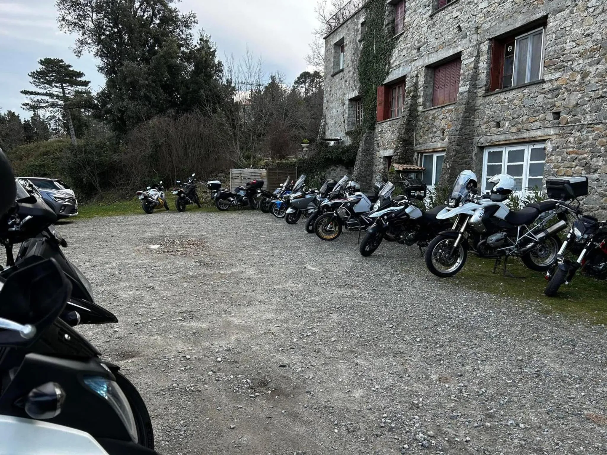 Parking in Hôtel - Pub Le Petit Bosquet