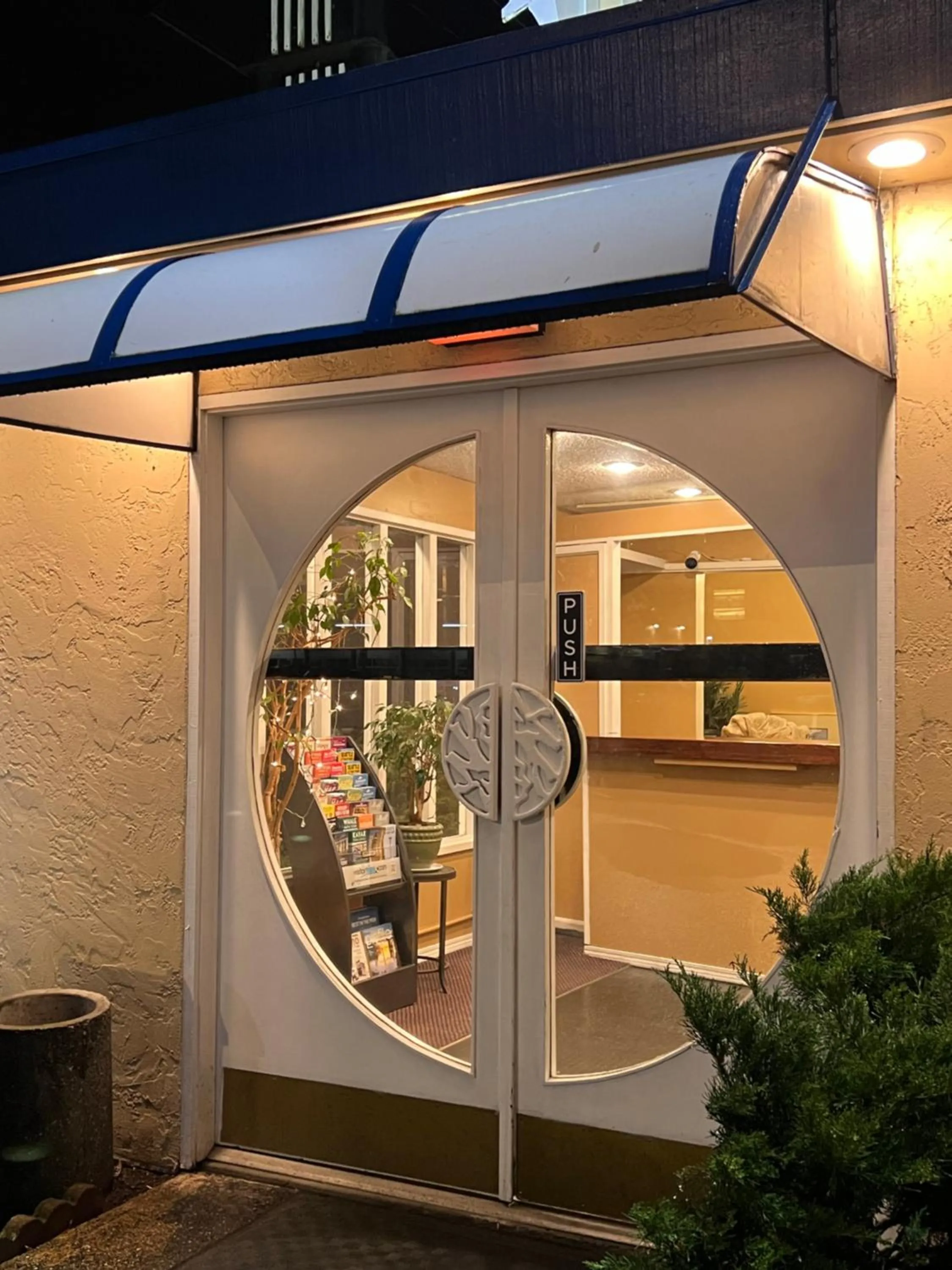 Property building in Columbus Motor Inn