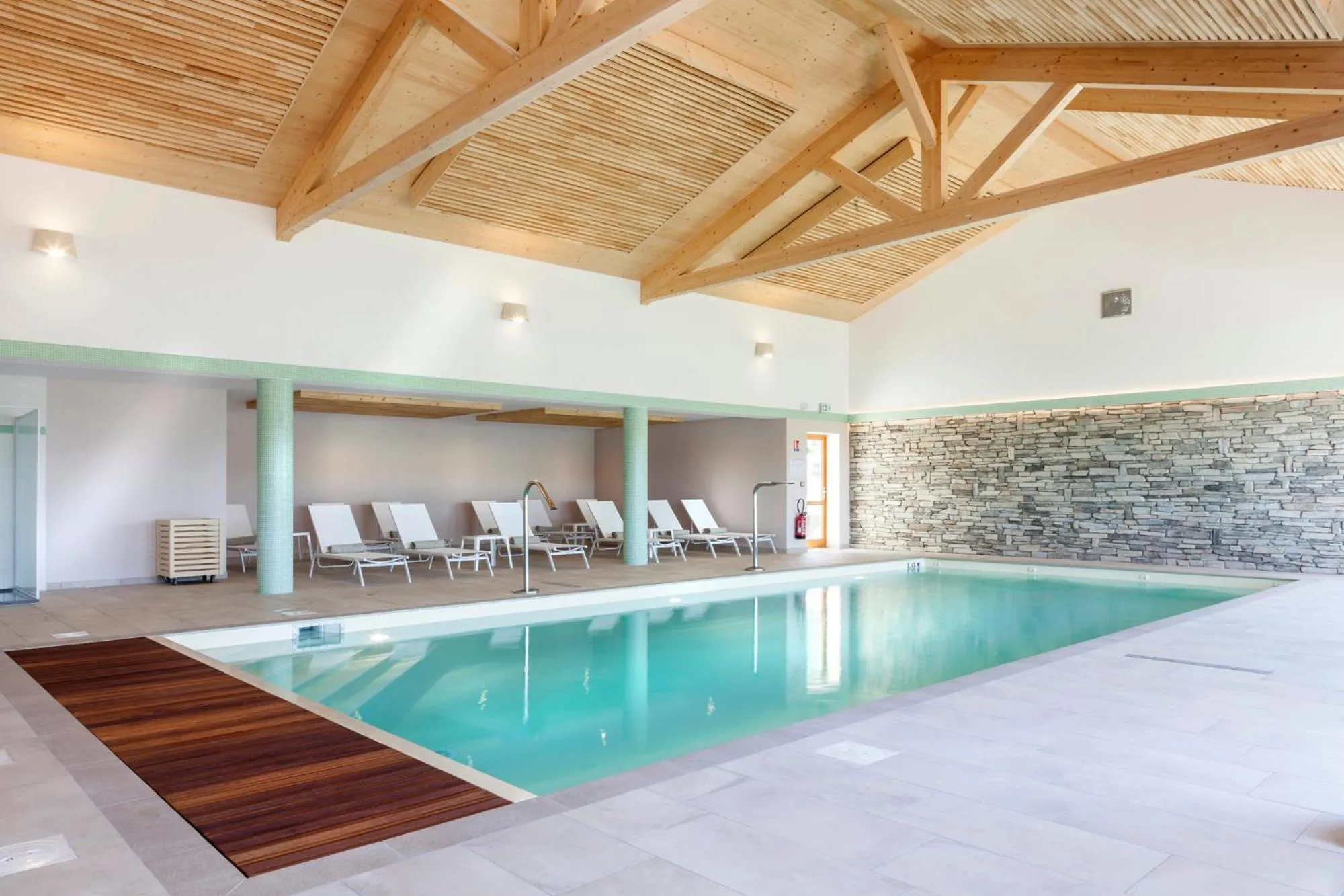 Swimming pool in Hotel Spa Les Rives Sauvages