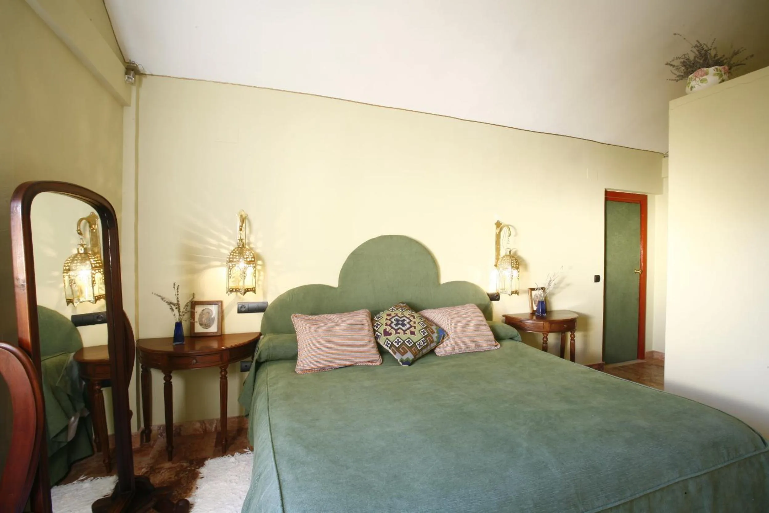 Bed in La Posada del Moro