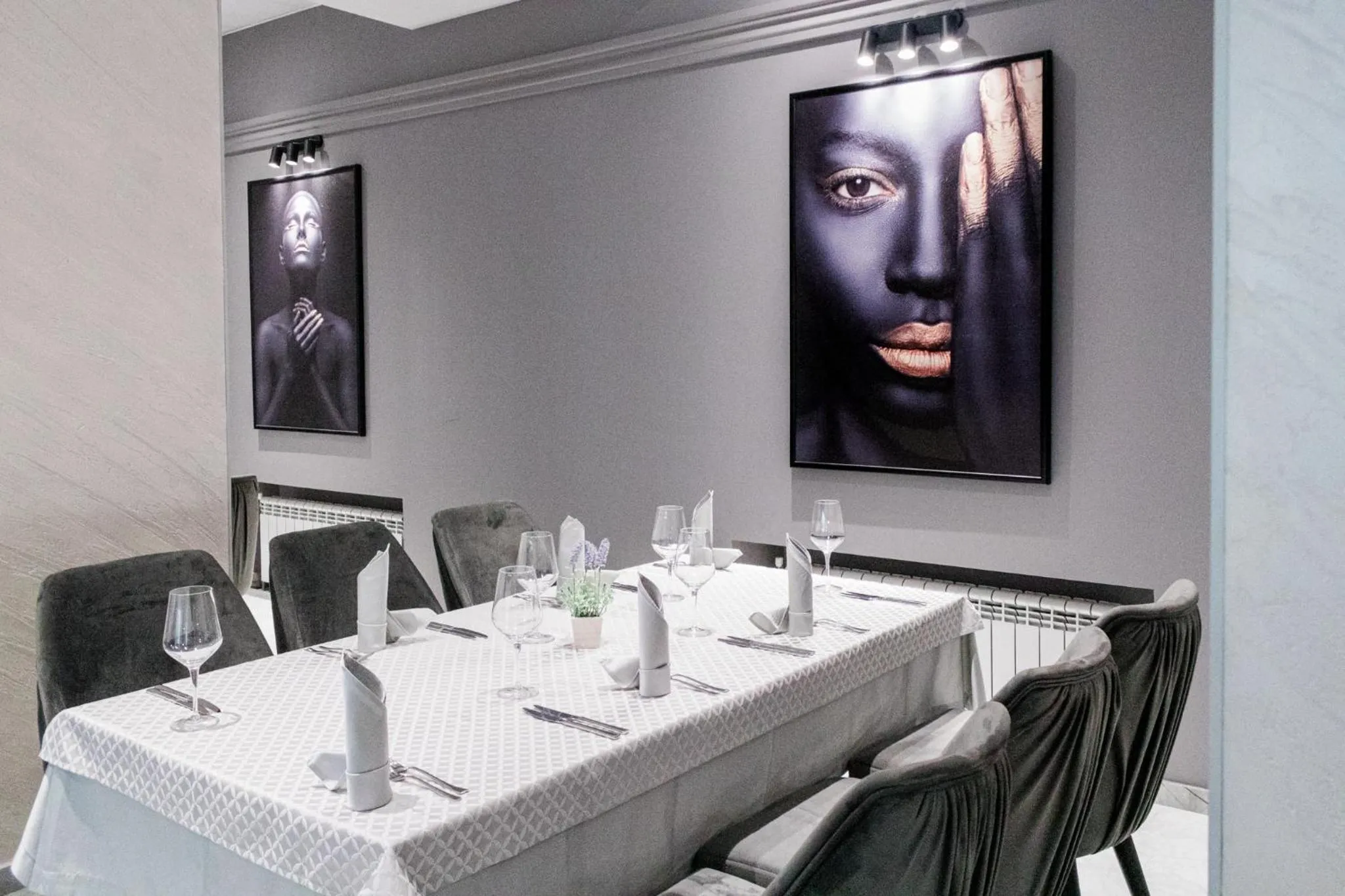 Restaurant/places to eat in Hotel Balkan