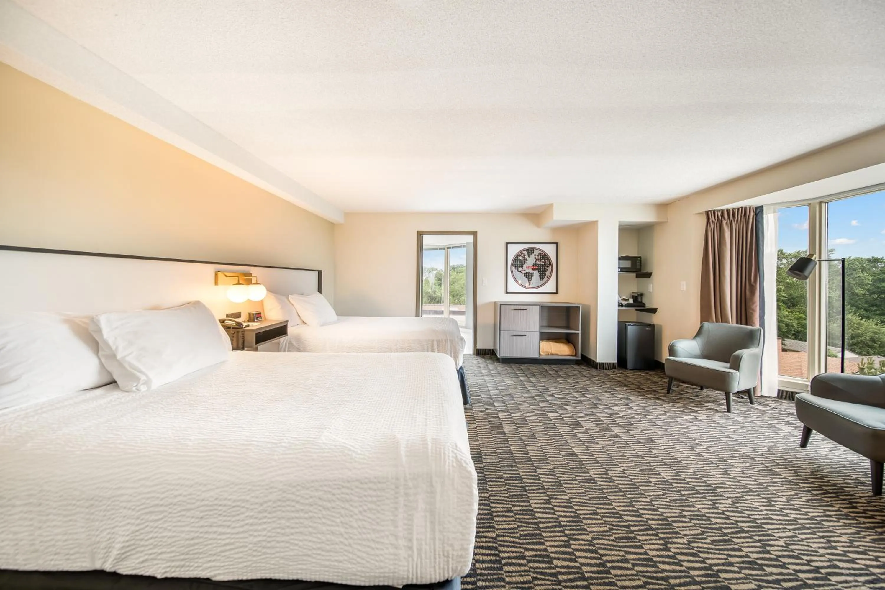 Bed in Ramada Plaza by Wyndham Niagara Falls