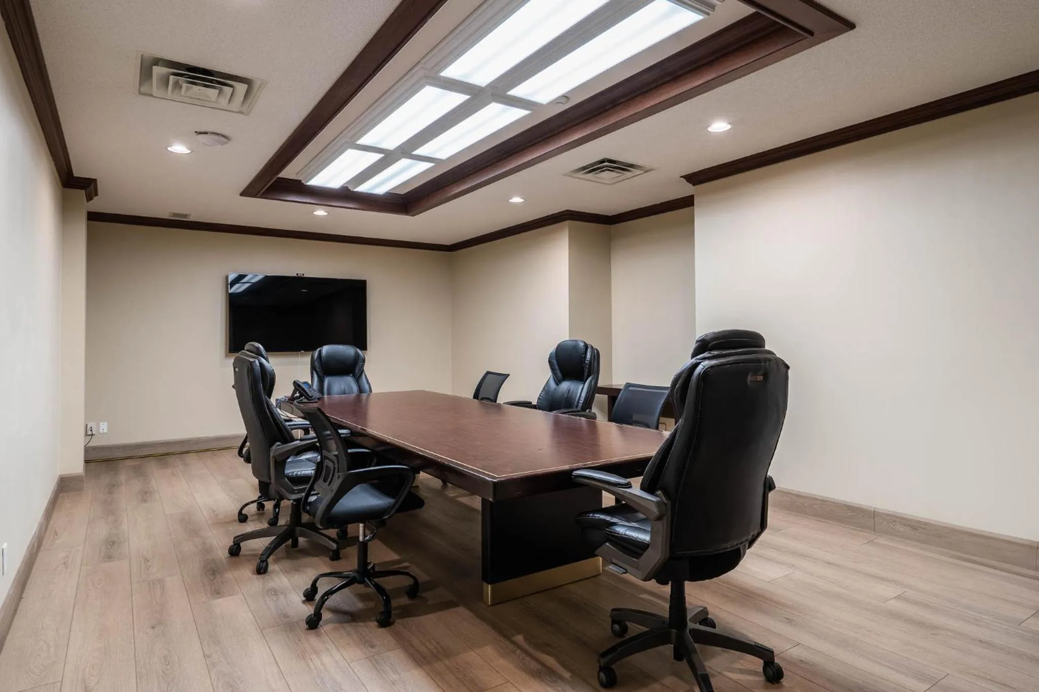 Meeting/conference room in Ramada Plaza by Wyndham Niagara Falls