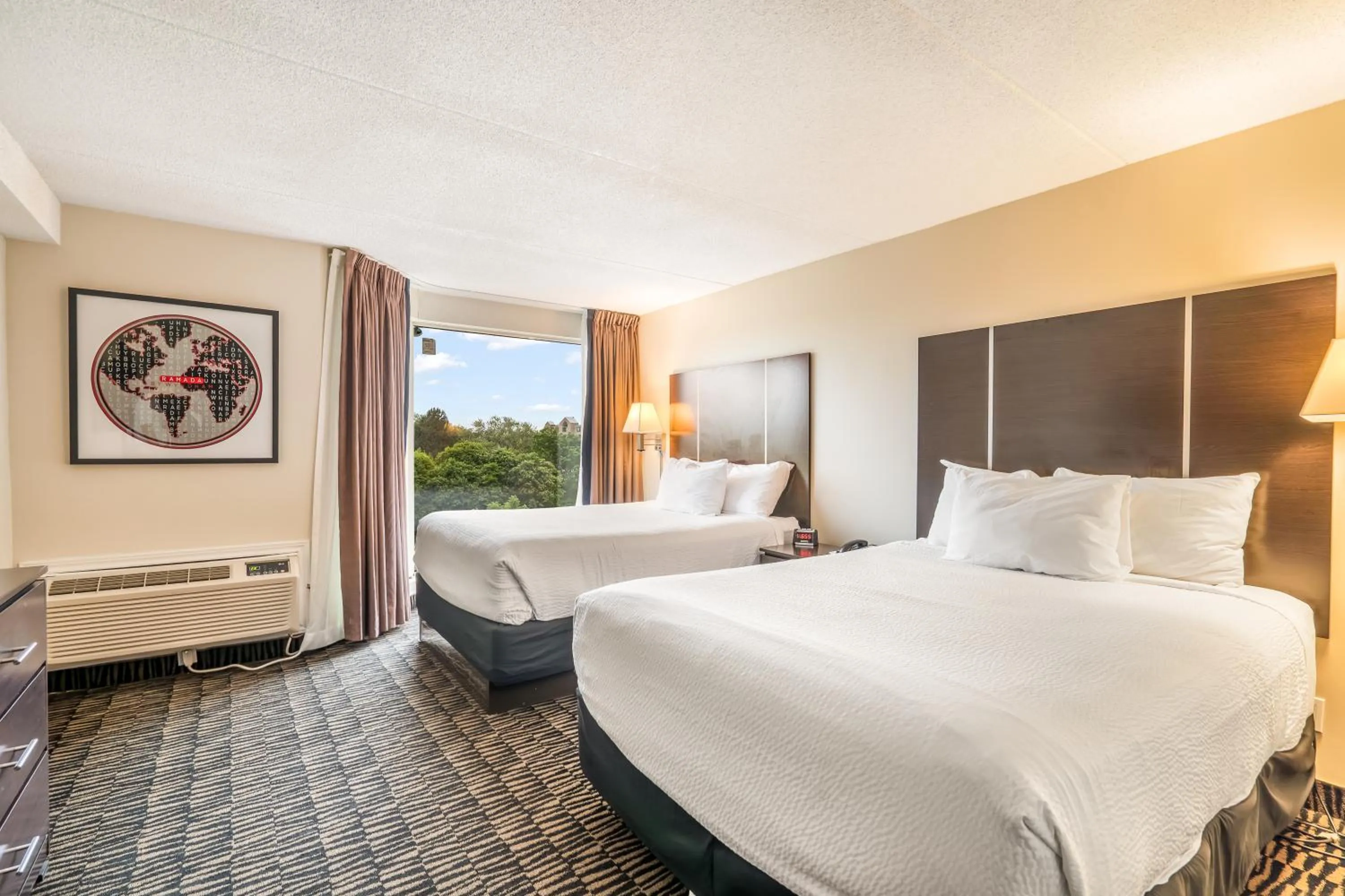 Bed in Ramada Plaza by Wyndham Niagara Falls