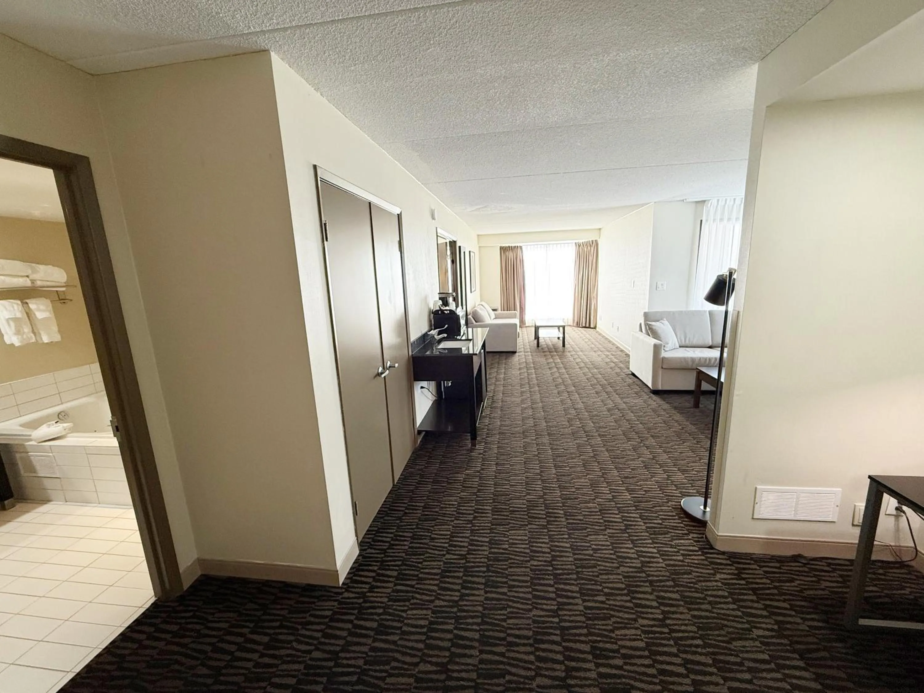Bed in Ramada Plaza by Wyndham Niagara Falls