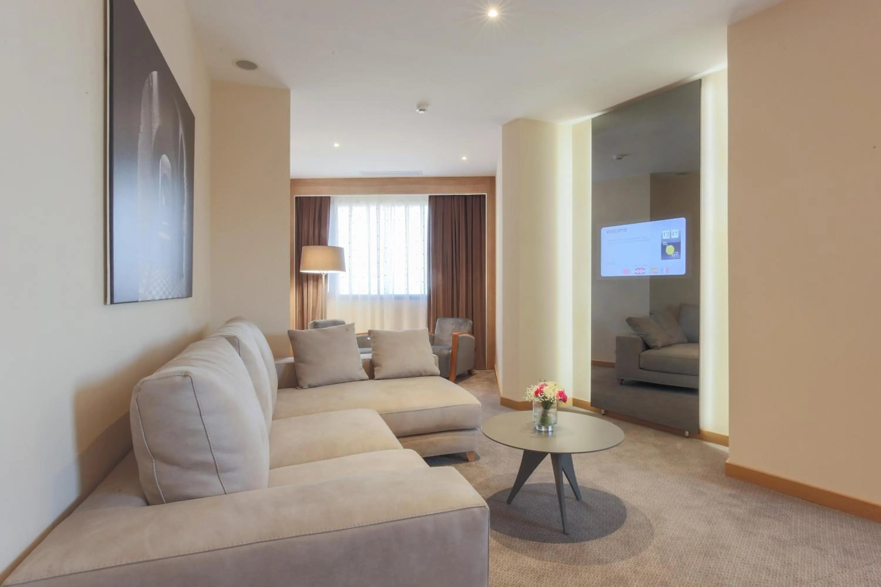 Photo of the whole room in Lamaraz Hotels