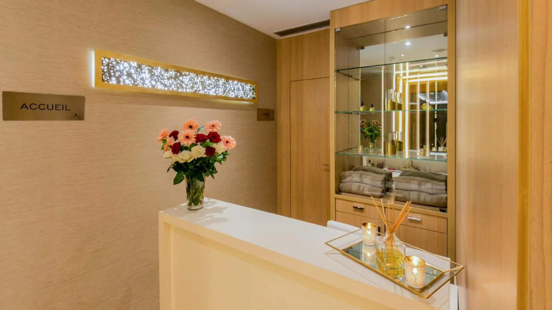 Hot Spring Bath, Bed in Lamaraz Hotels