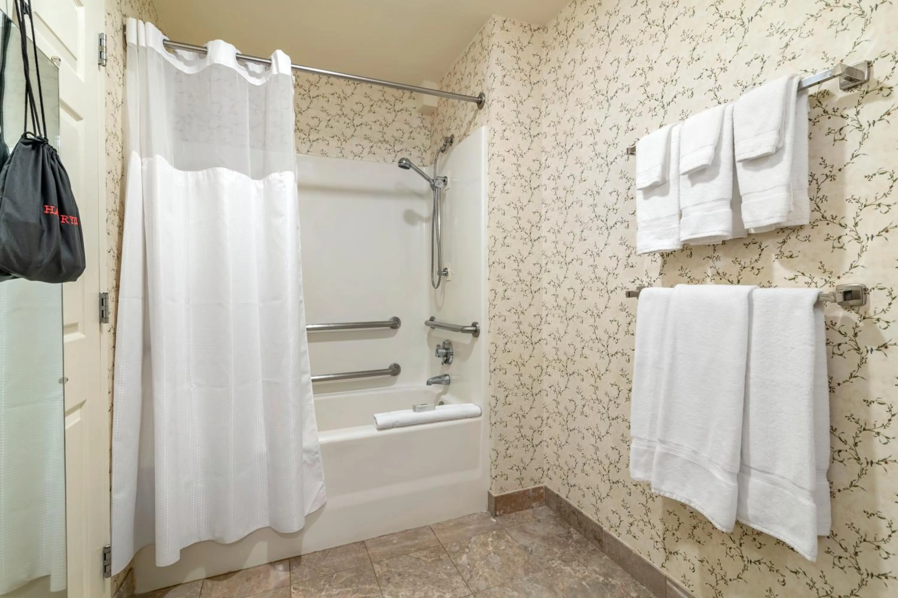 Shower in The Harraseeket Inn & Event House Freeport Downtown