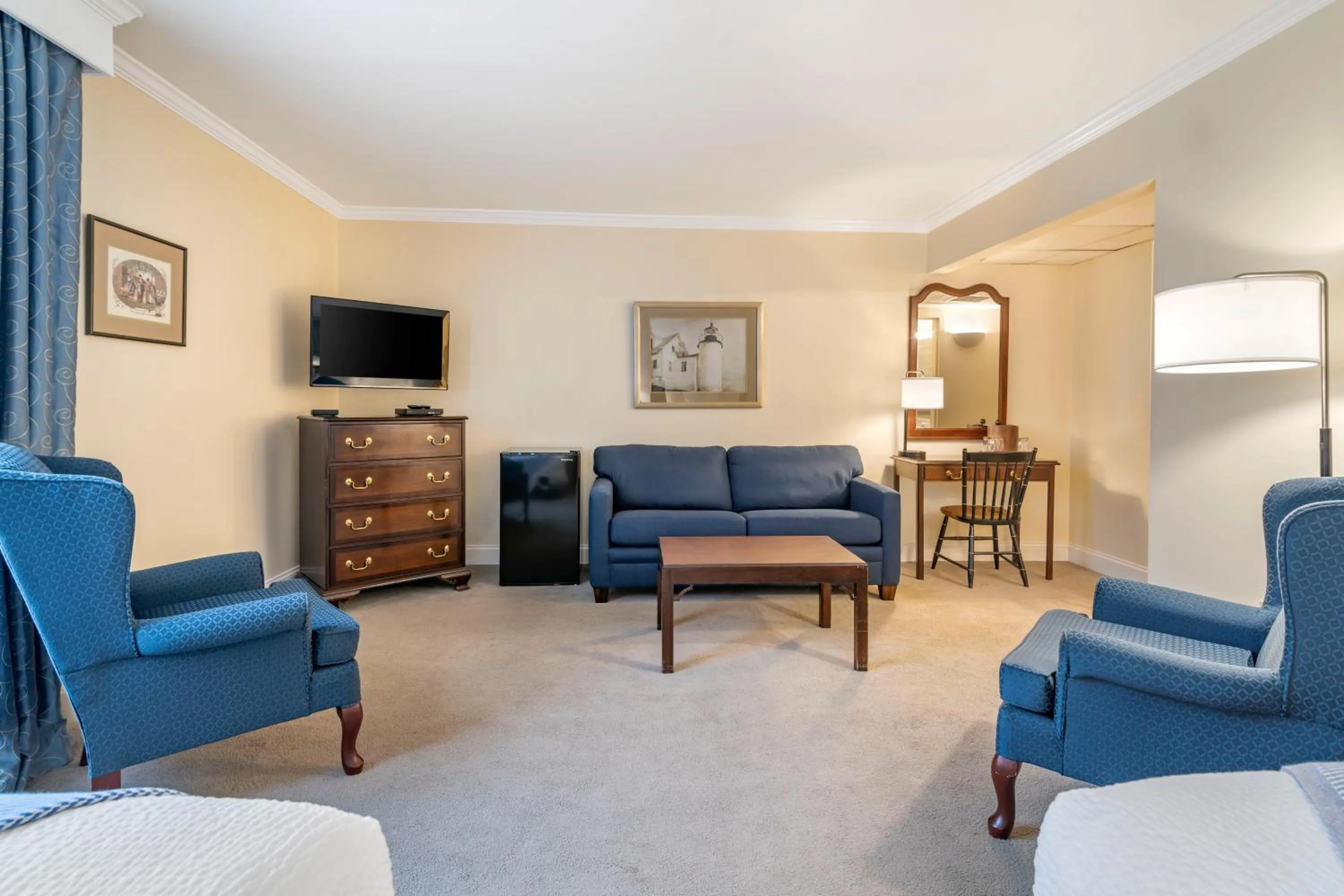 TV and multimedia in The Harraseeket Inn & Event House Freeport Downtown