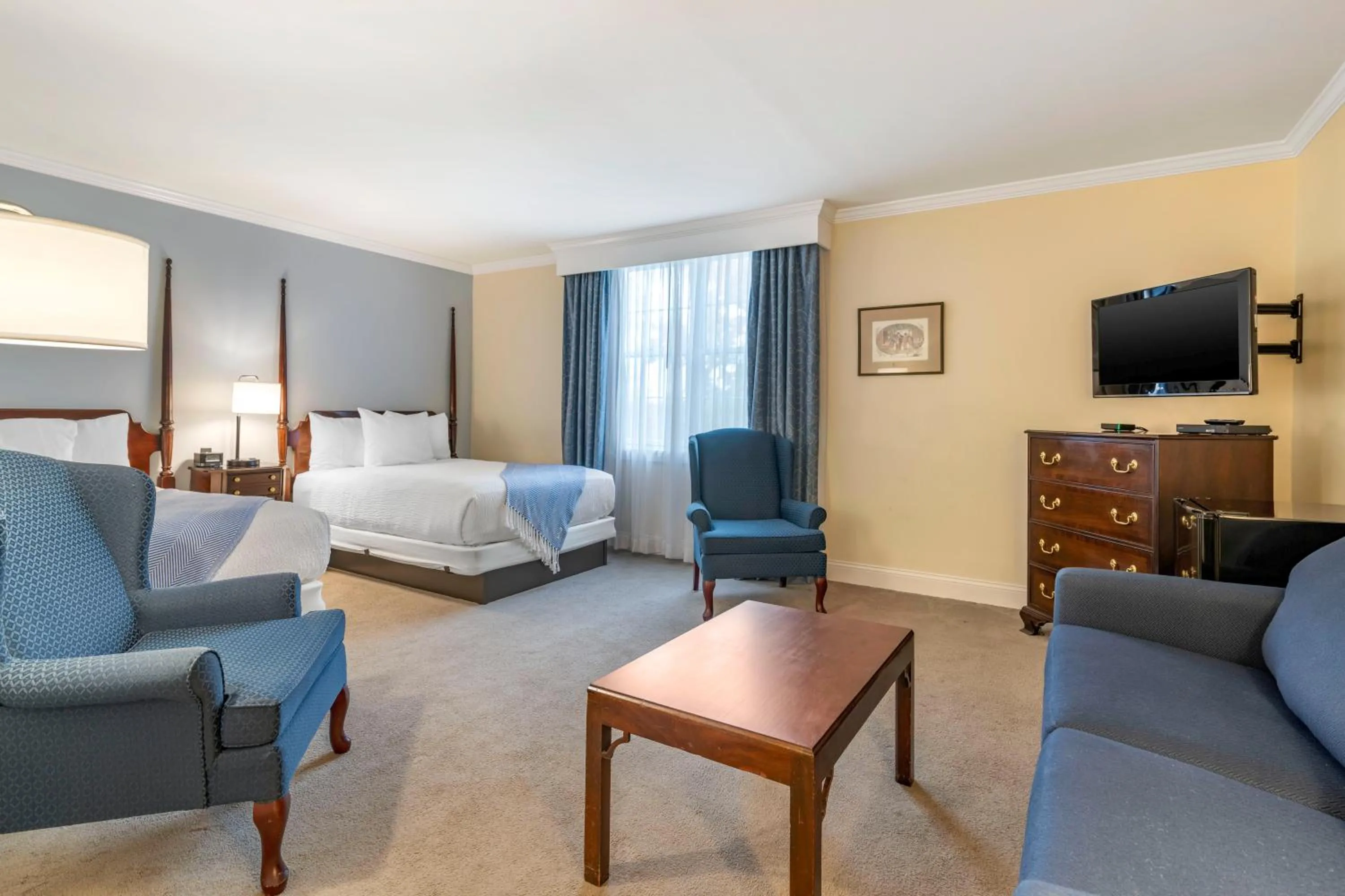 Bed in The Harraseeket Inn & Event House Freeport Downtown