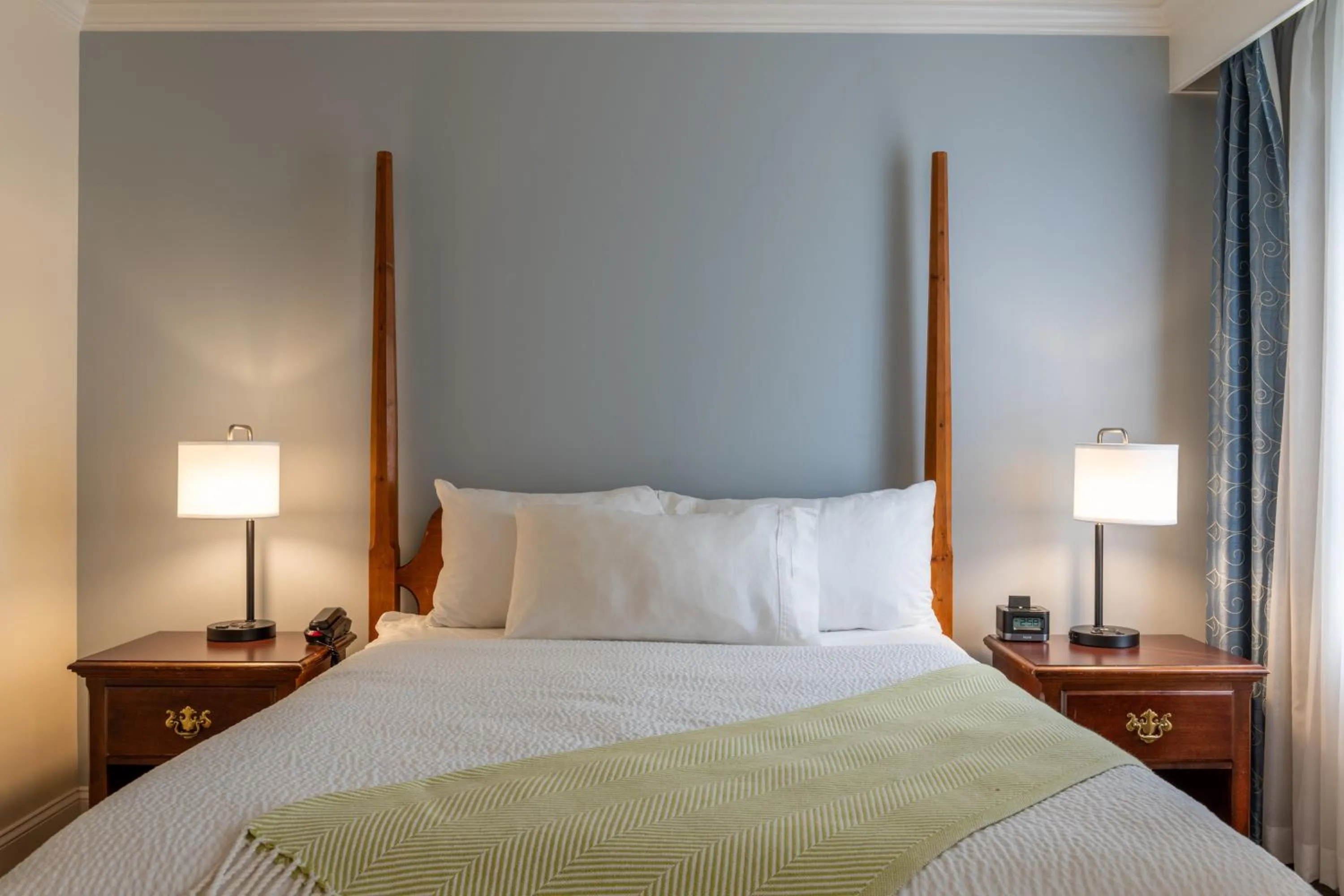 Bed in The Harraseeket Inn & Event House Freeport Downtown