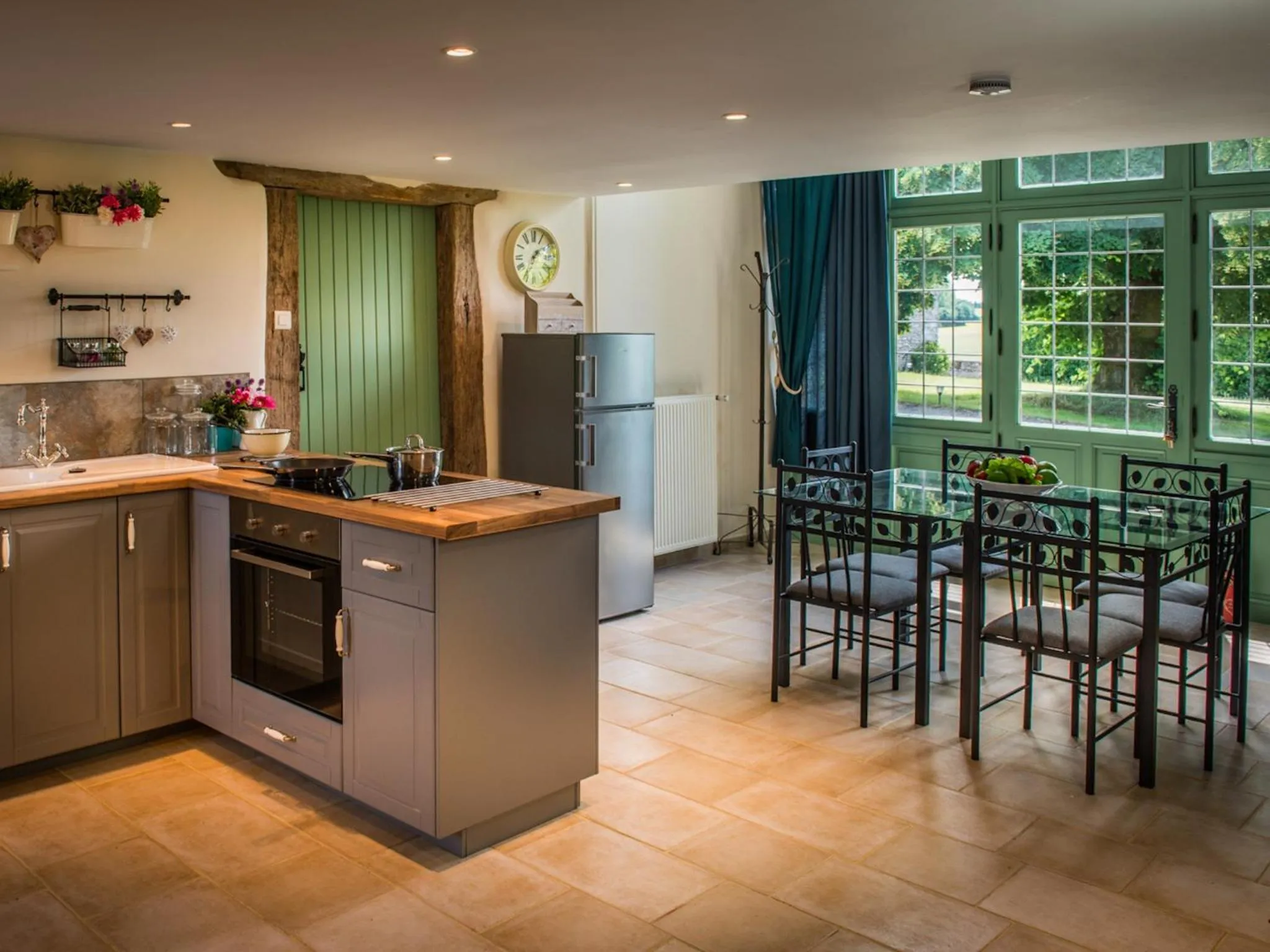 Dining area in Chateau Le Retail