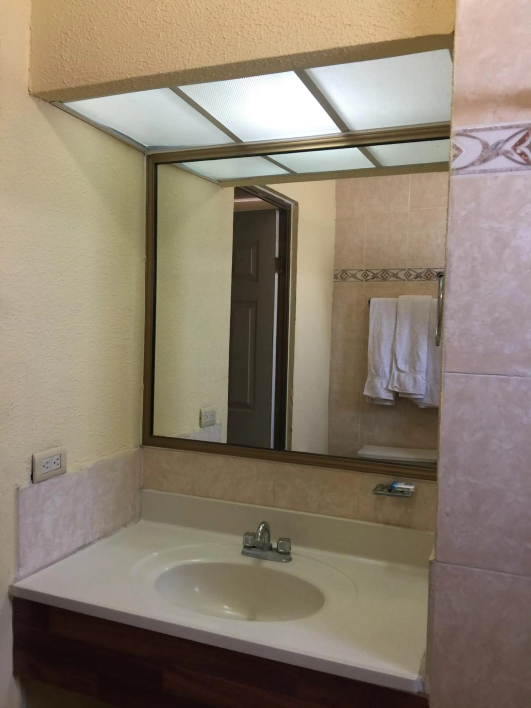 Bathroom in El Ejecutivo Aparthotel