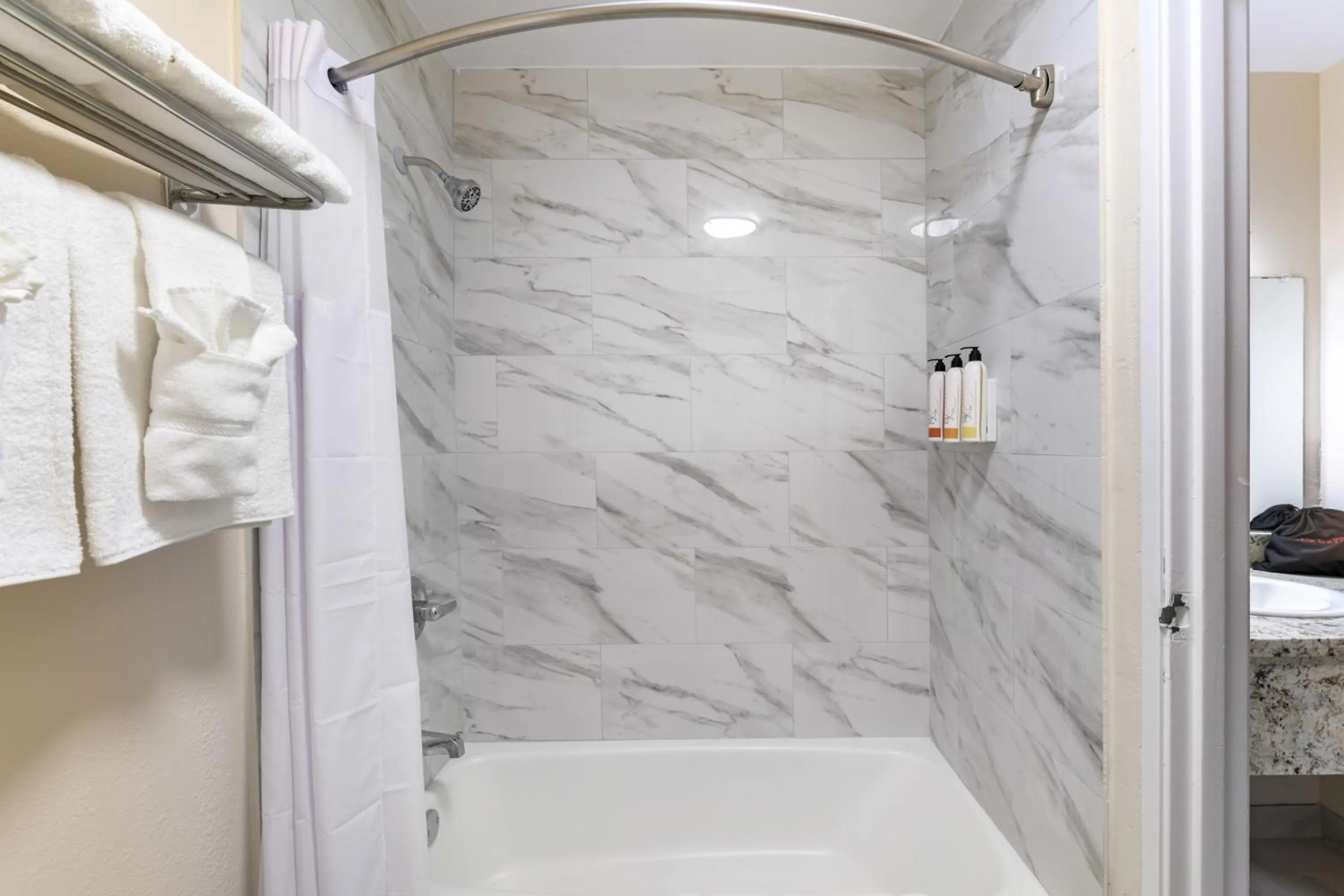 The Prime Suites, Vallejo - Napa Valley and Six Flags Discovery Kingdom