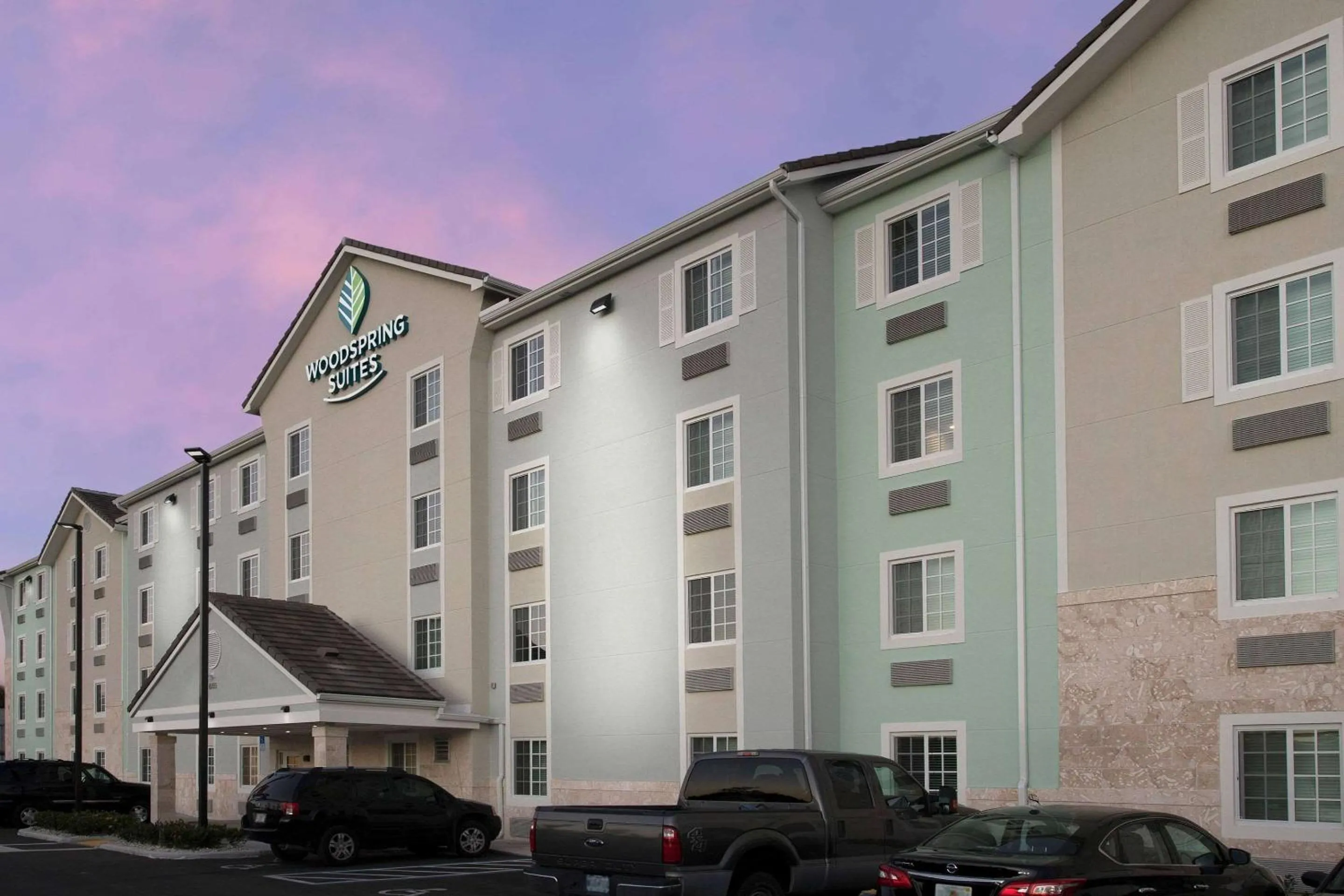 Property building in WoodSpring Suites Miami Southwest