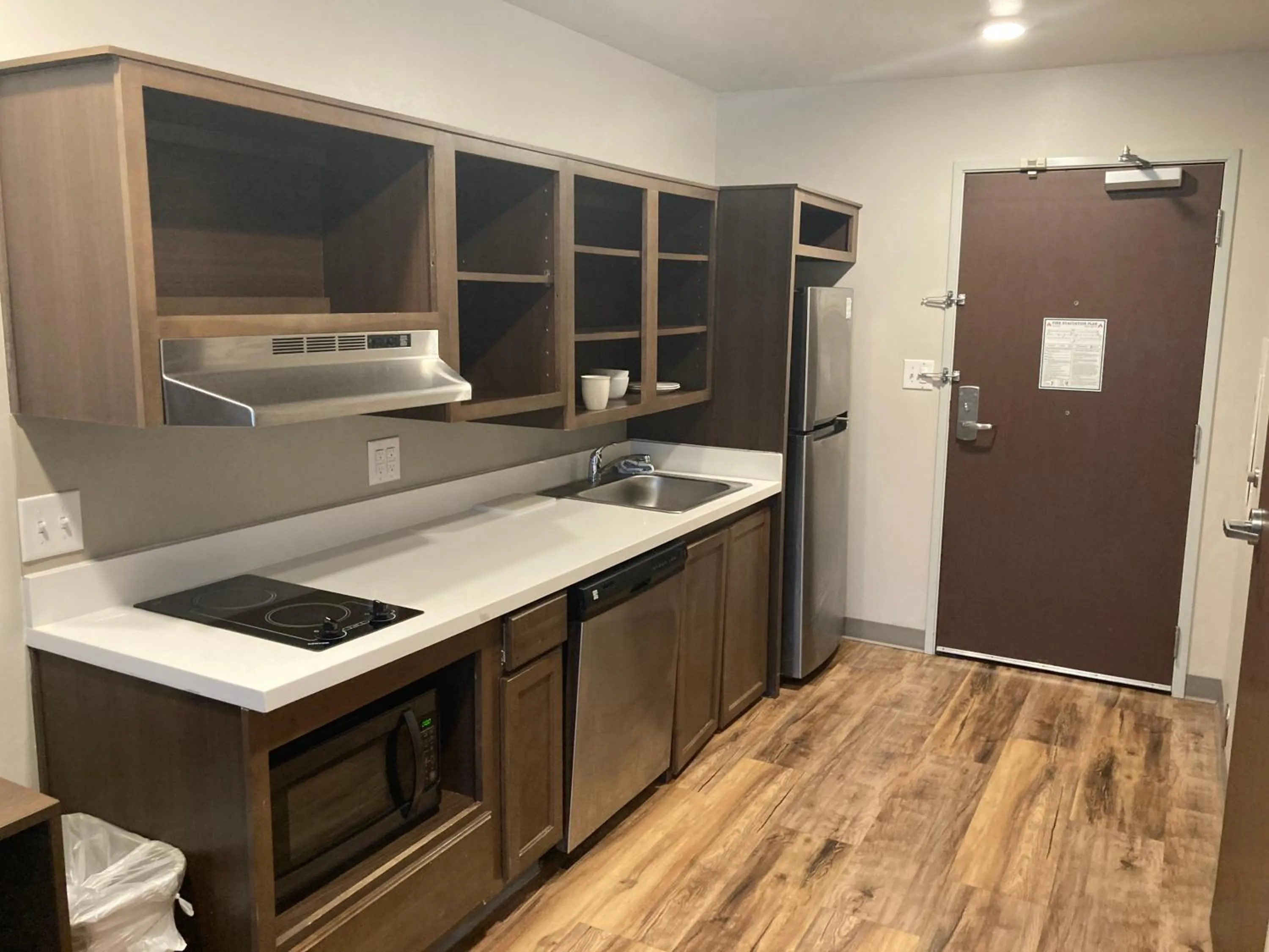 Kitchen or kitchenette in Woodspring Suites Cherry Hill