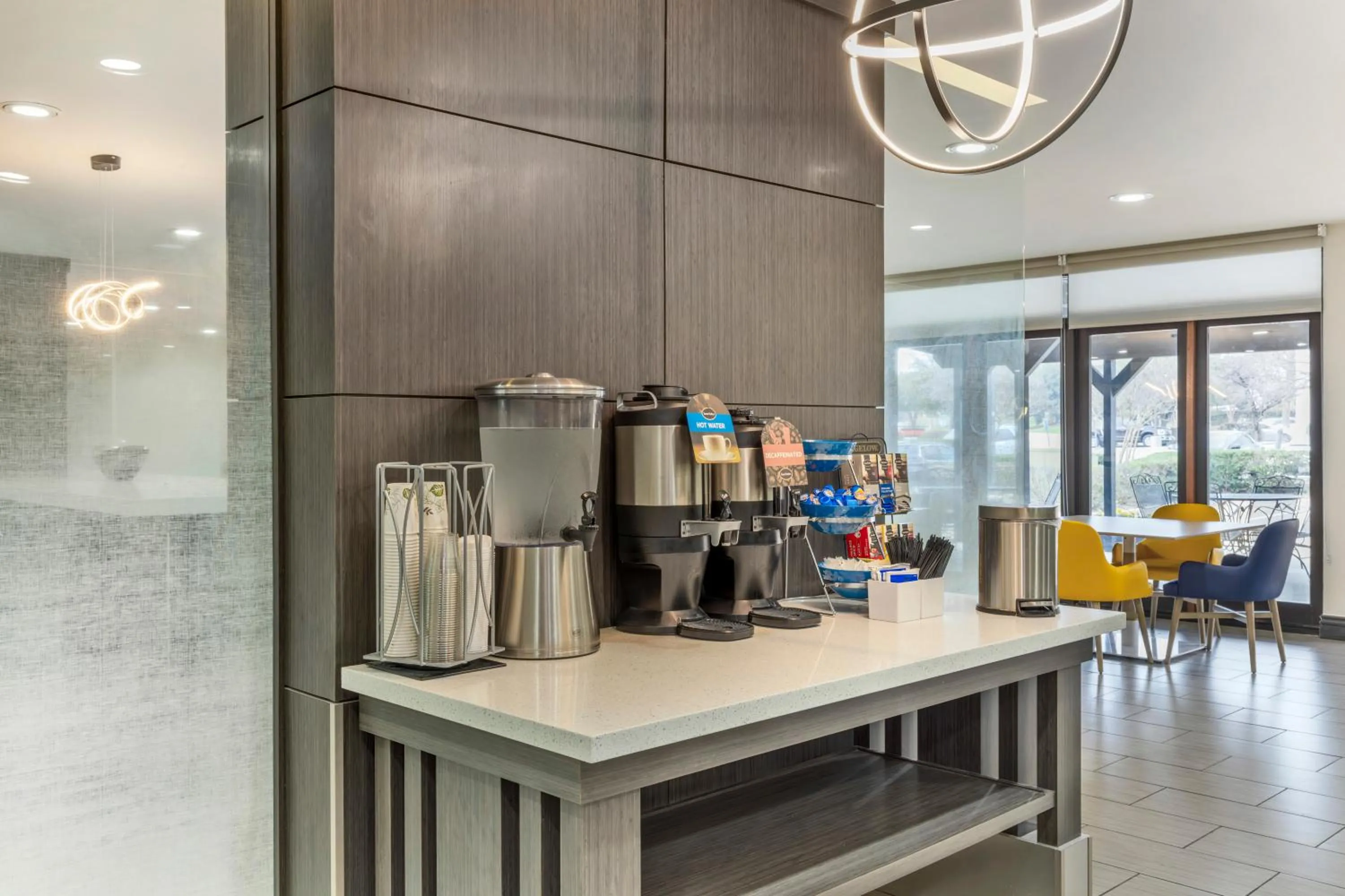 Coffee/tea facilities in Comfort Inn & Suites Irving Las Colinas DFW