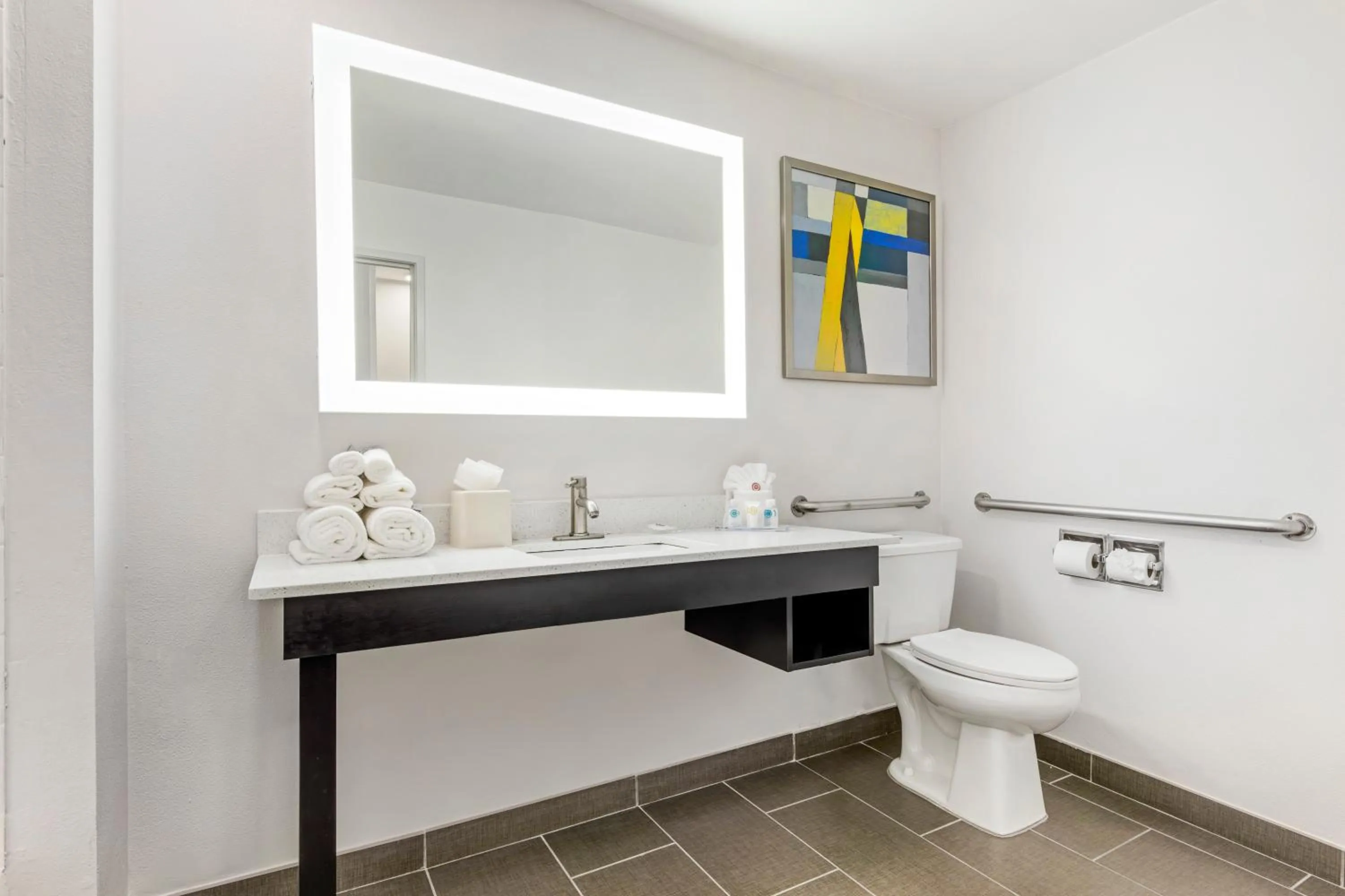 Bathroom in Comfort Inn & Suites Irving Las Colinas DFW