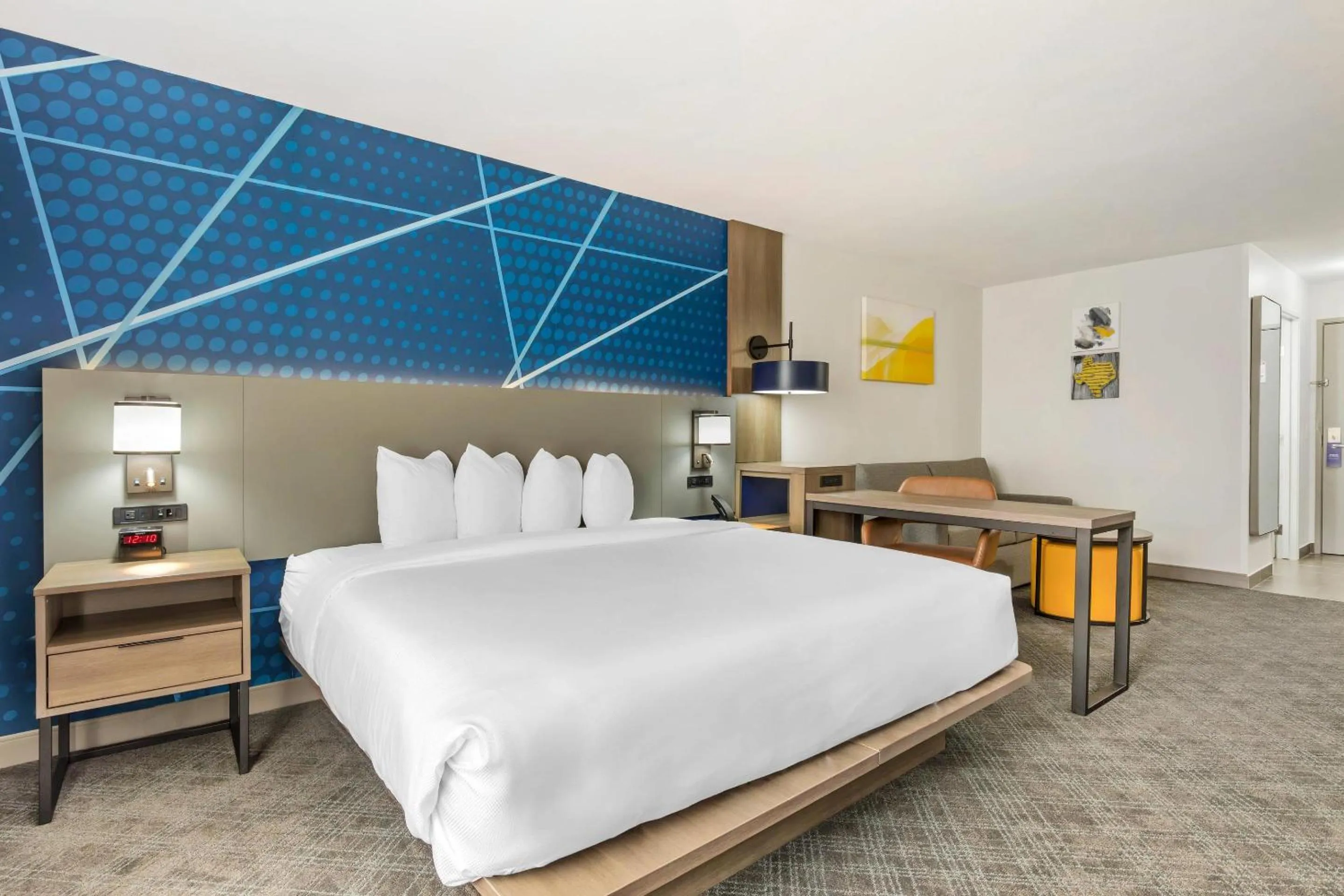 Bedroom, Bed in Comfort Inn & Suites Irving Las Colinas DFW