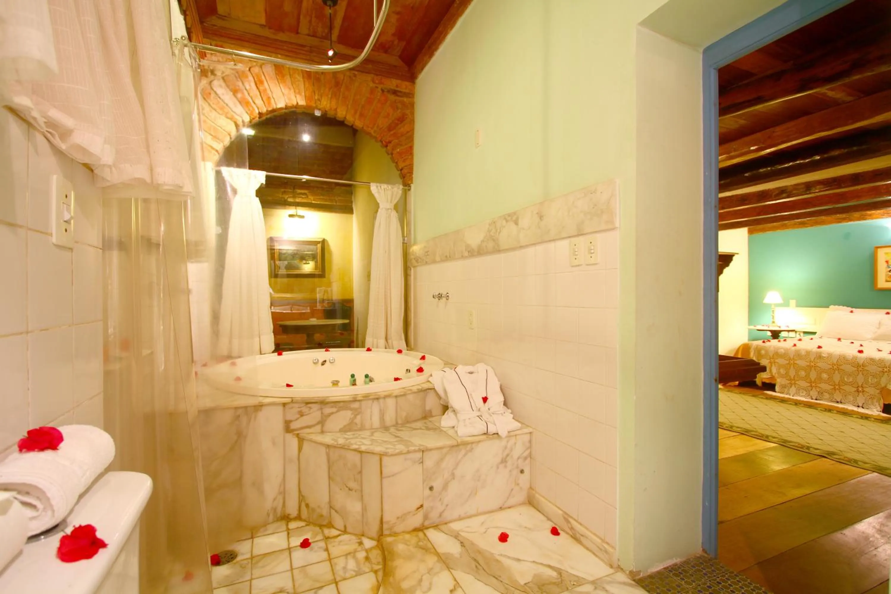 Bathroom, Bed in Pousada do Amparo