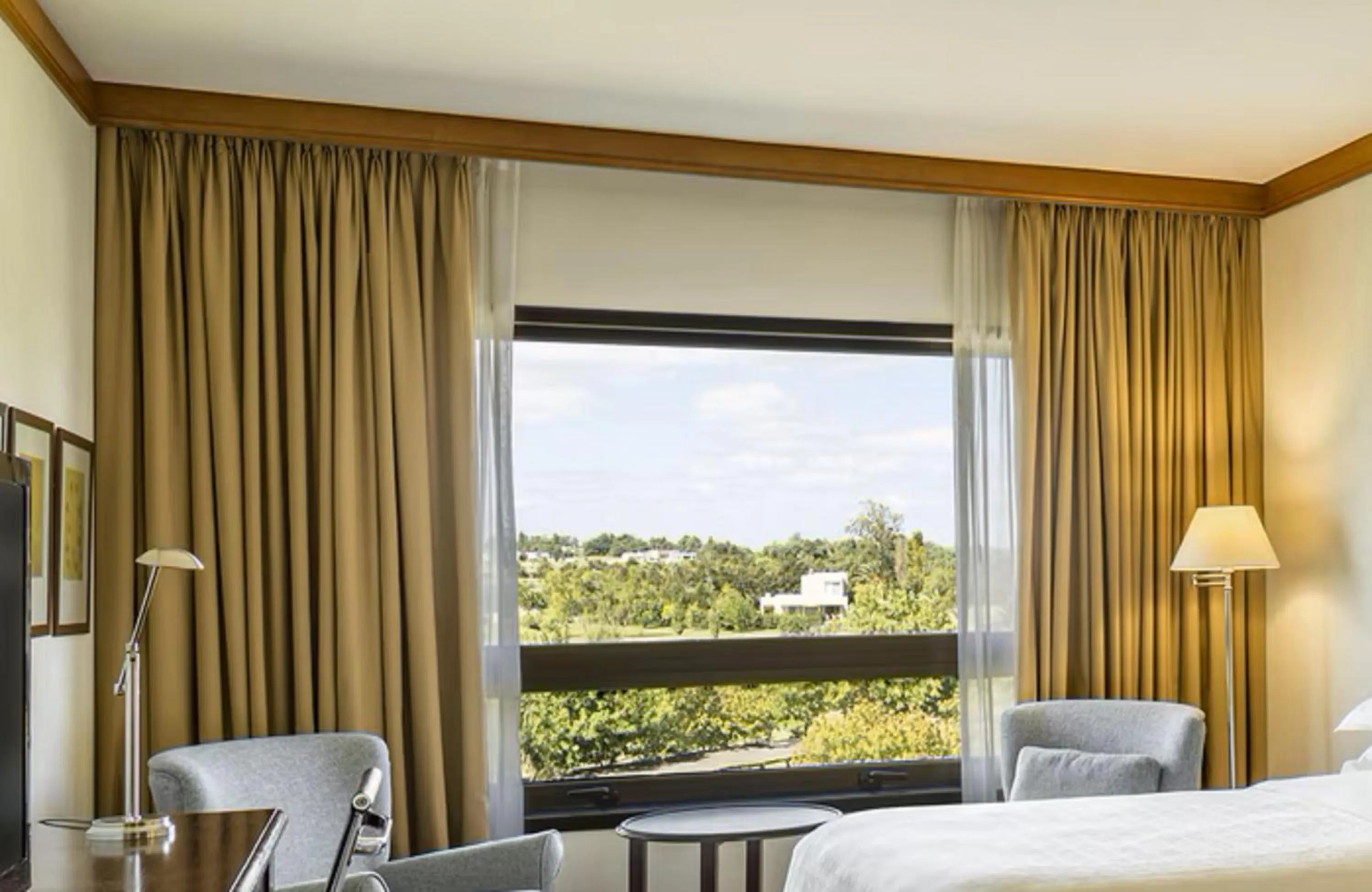 Golfcourse, Bed in Sheraton Colonia Golf & Spa Resort