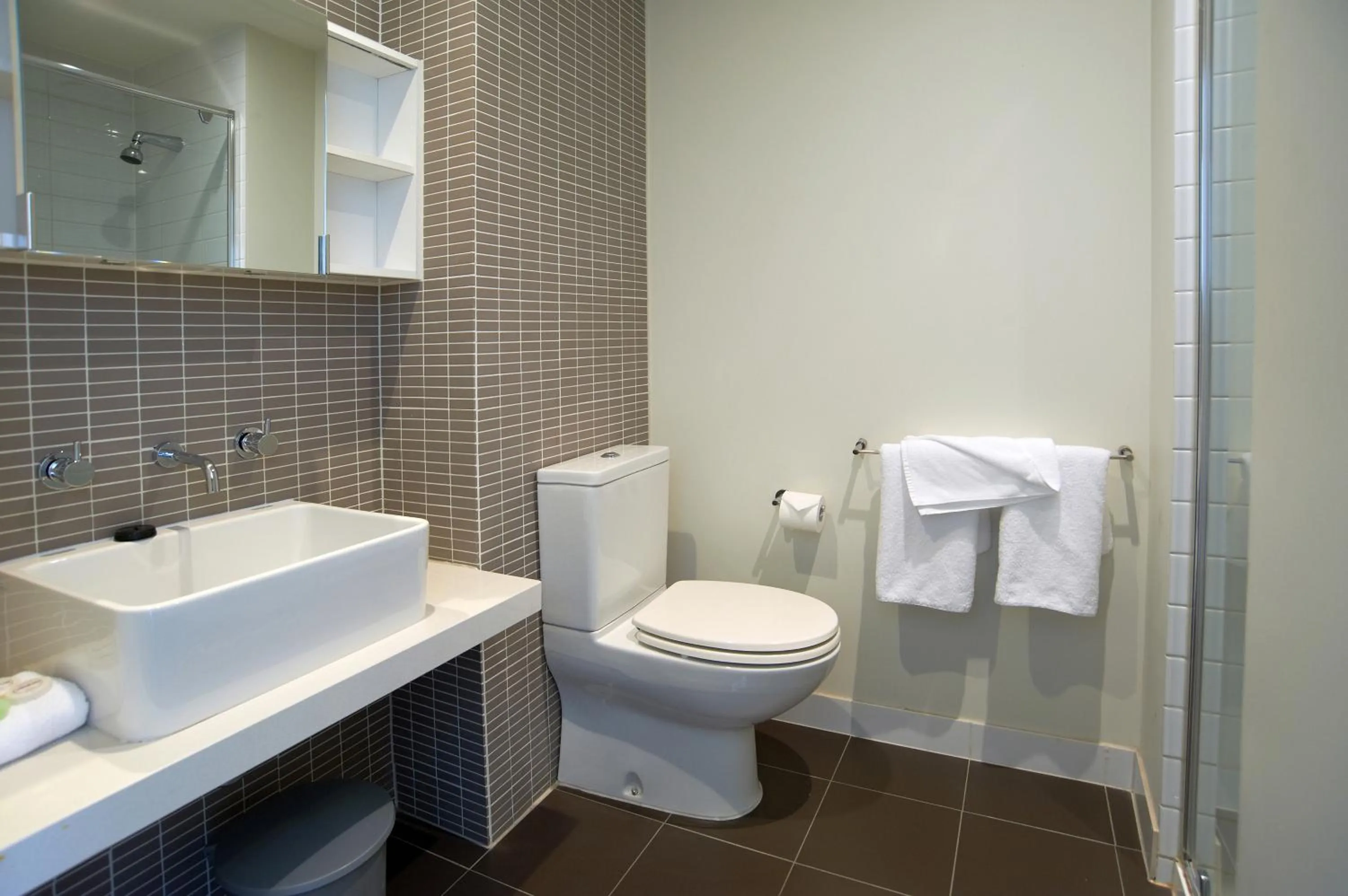 Shower in Comfort Apartments on Elizabeth