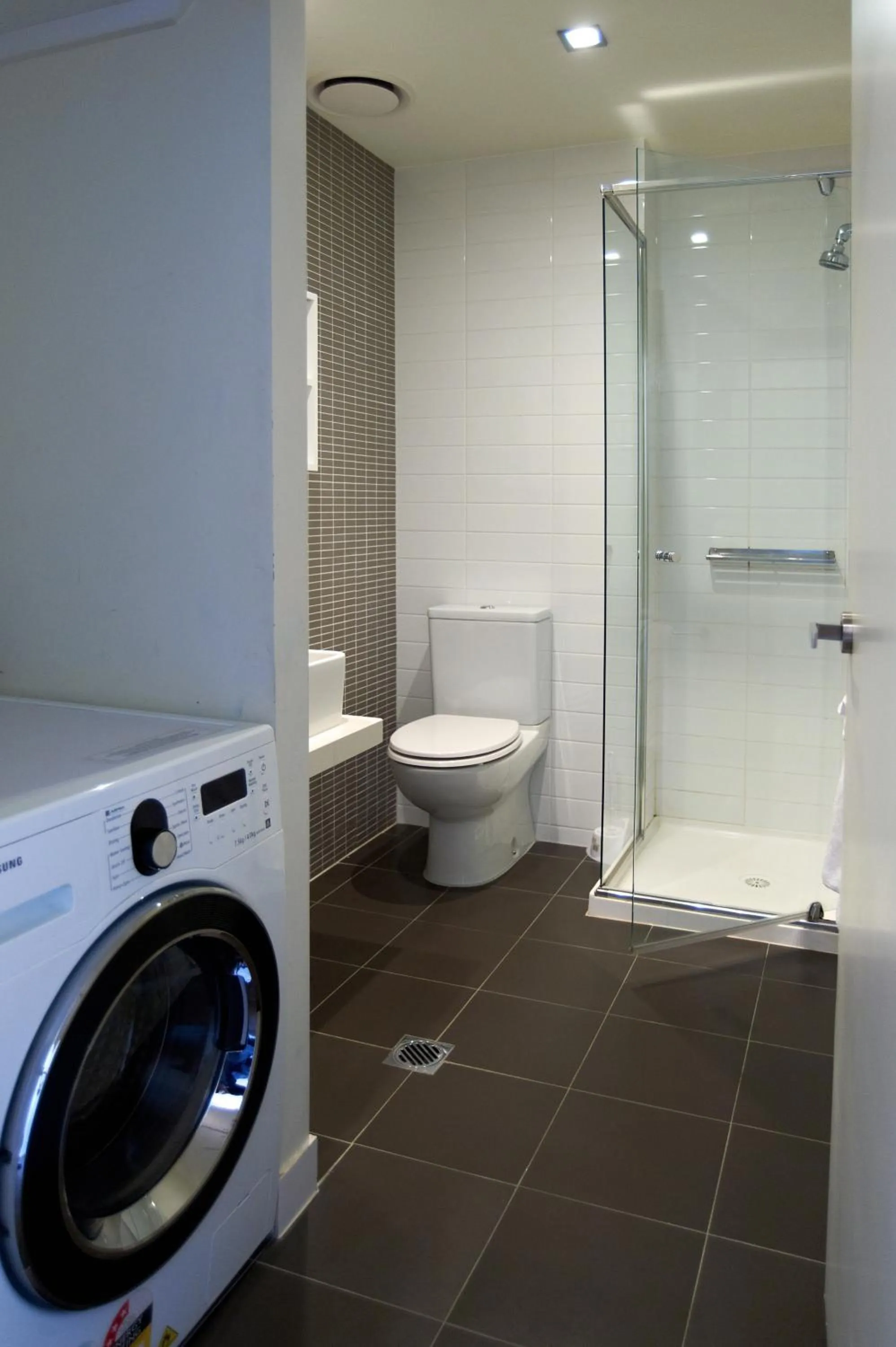 Shower in Comfort Apartments on Elizabeth