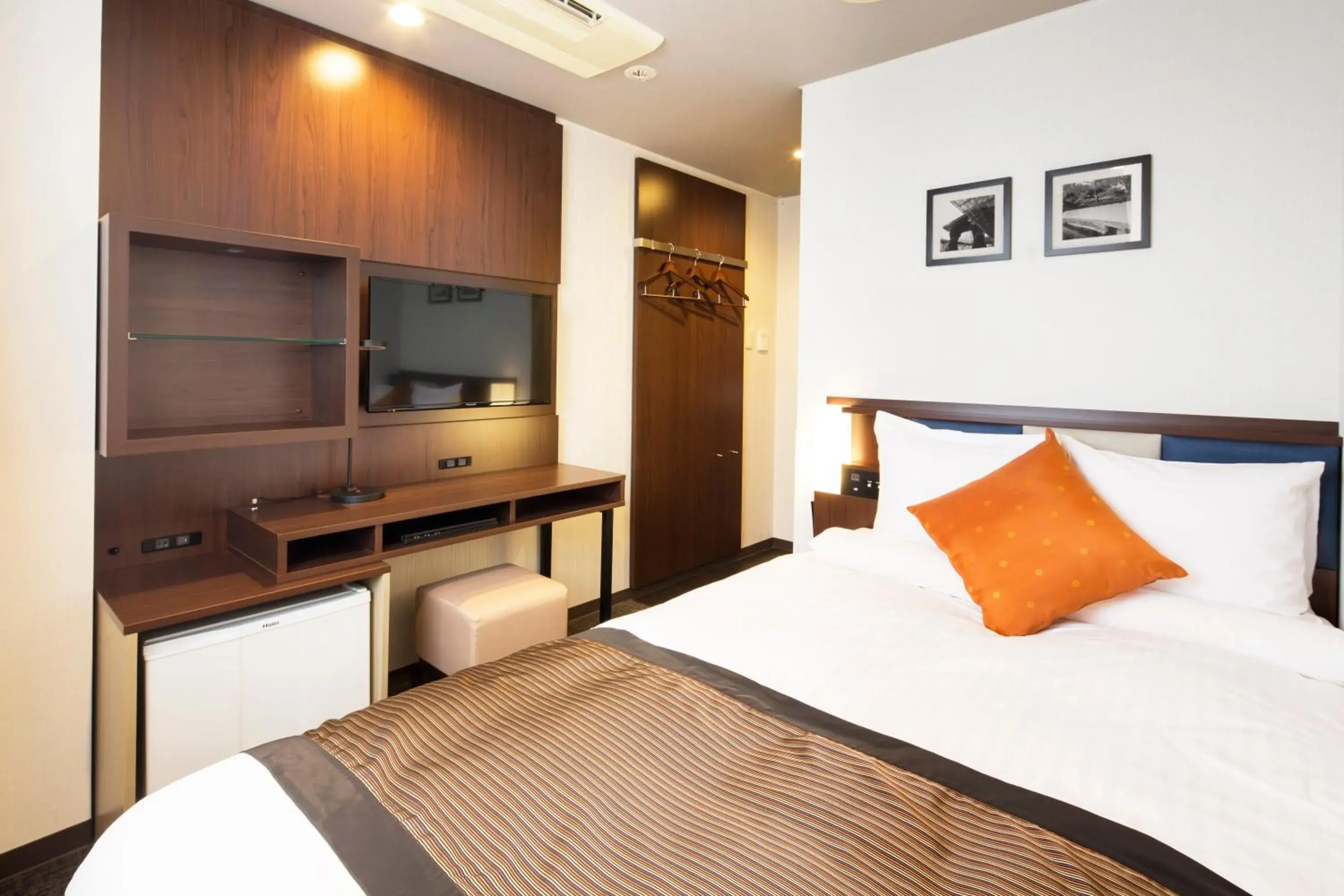 Standard Double Room with Small Double Bed - Non-Smoking in HOTEL MYSTAYS Kanazawa Castle Standard Double Room with Small Double Bed - Non-Smoking in HOTEL MYSTAYS Kanazawa Castle