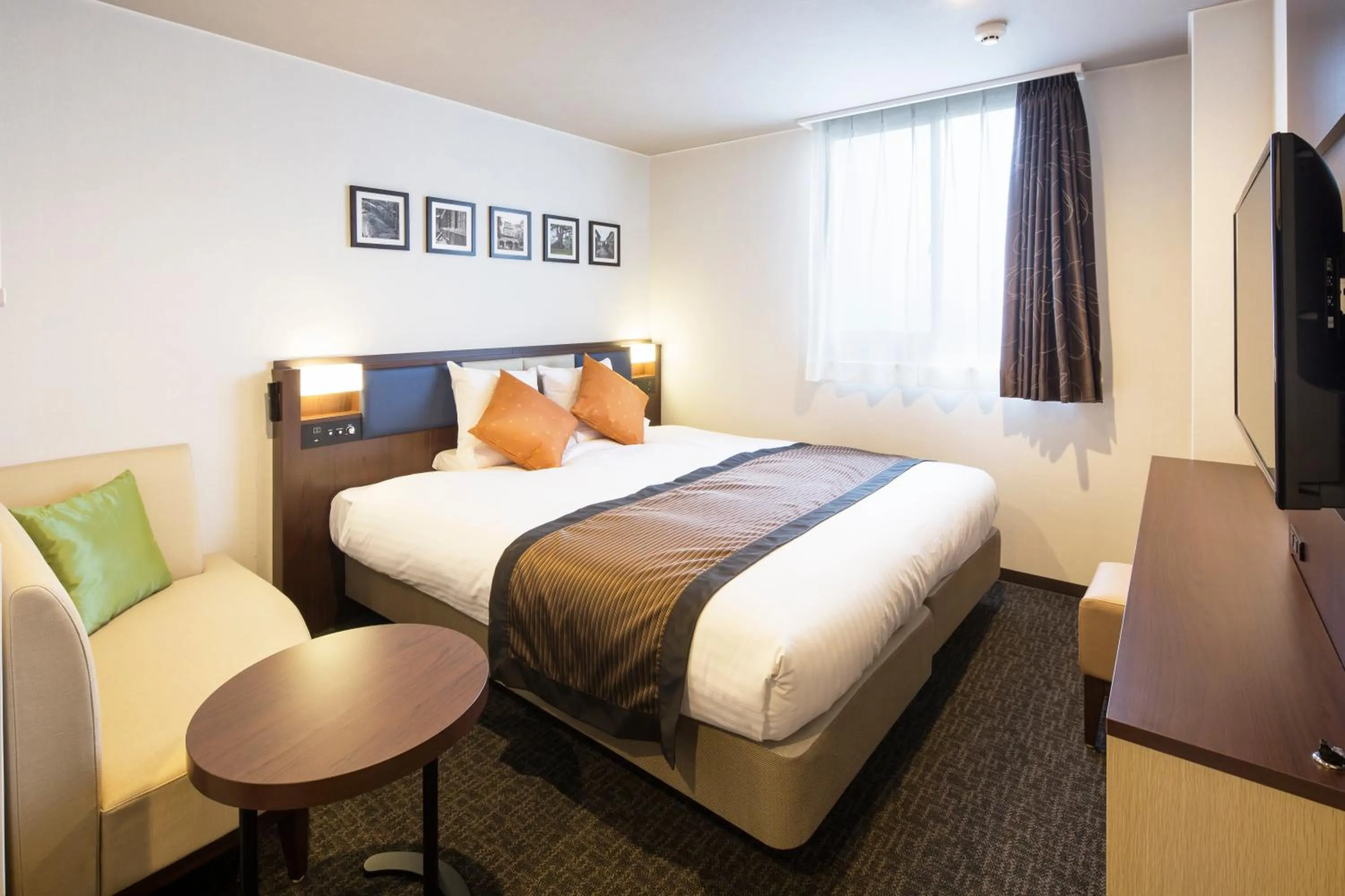 Photo of the whole room, Bed in HOTEL MYSTAYS Kanazawa Castle