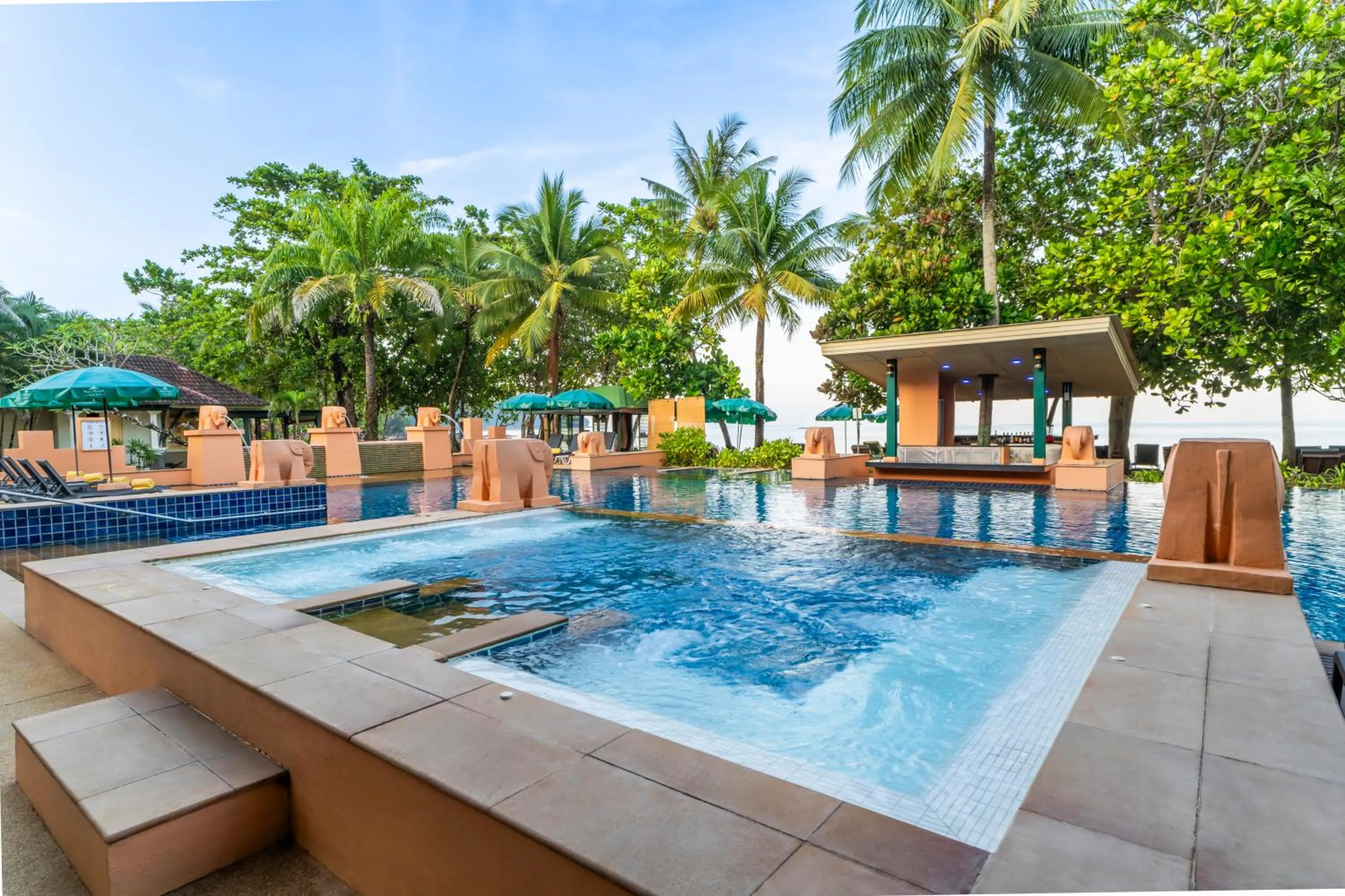 Swimming pool in Baan Khaolak Beach Resort