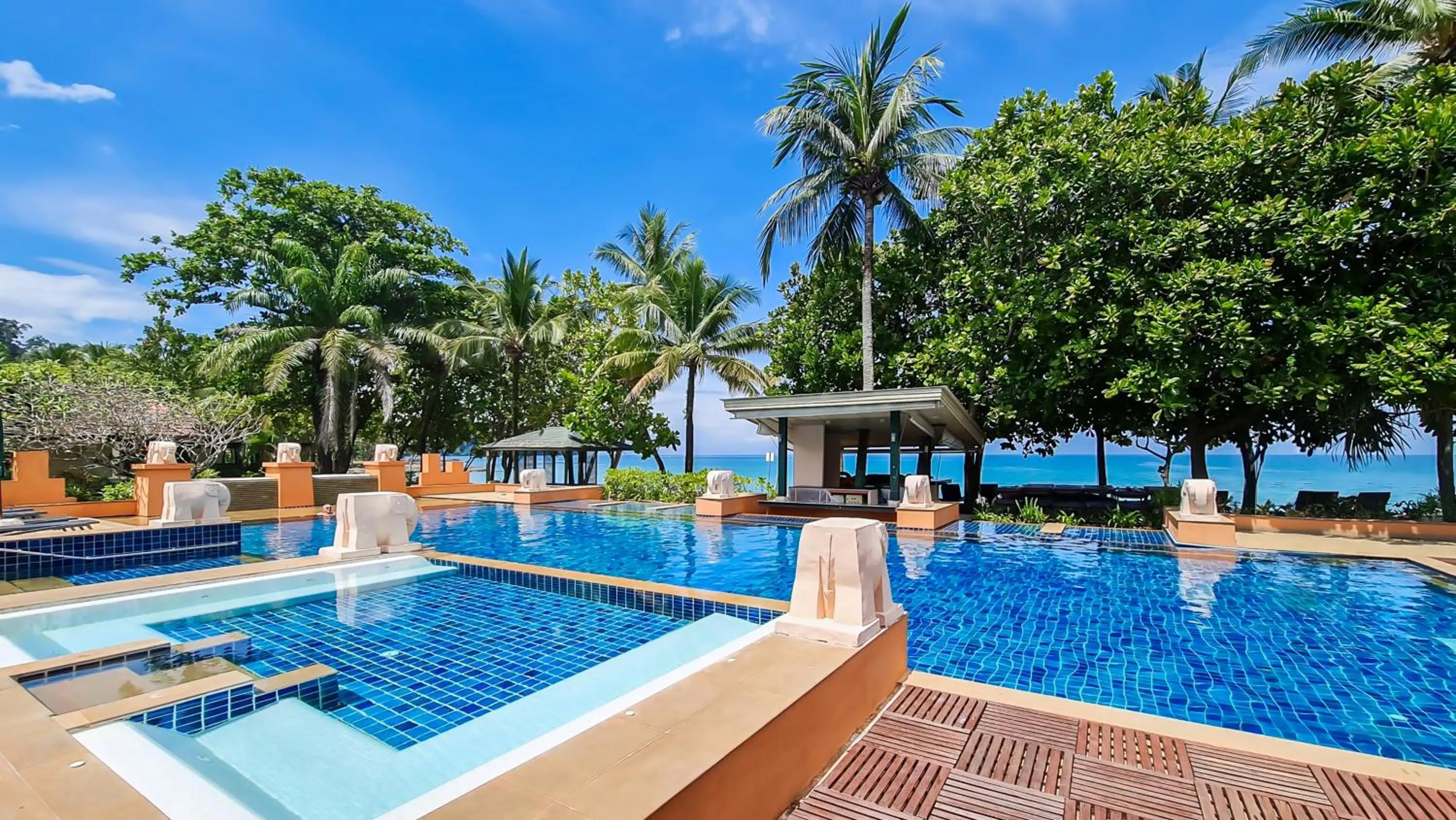 Swimming pool in Baan Khaolak Beach Resort