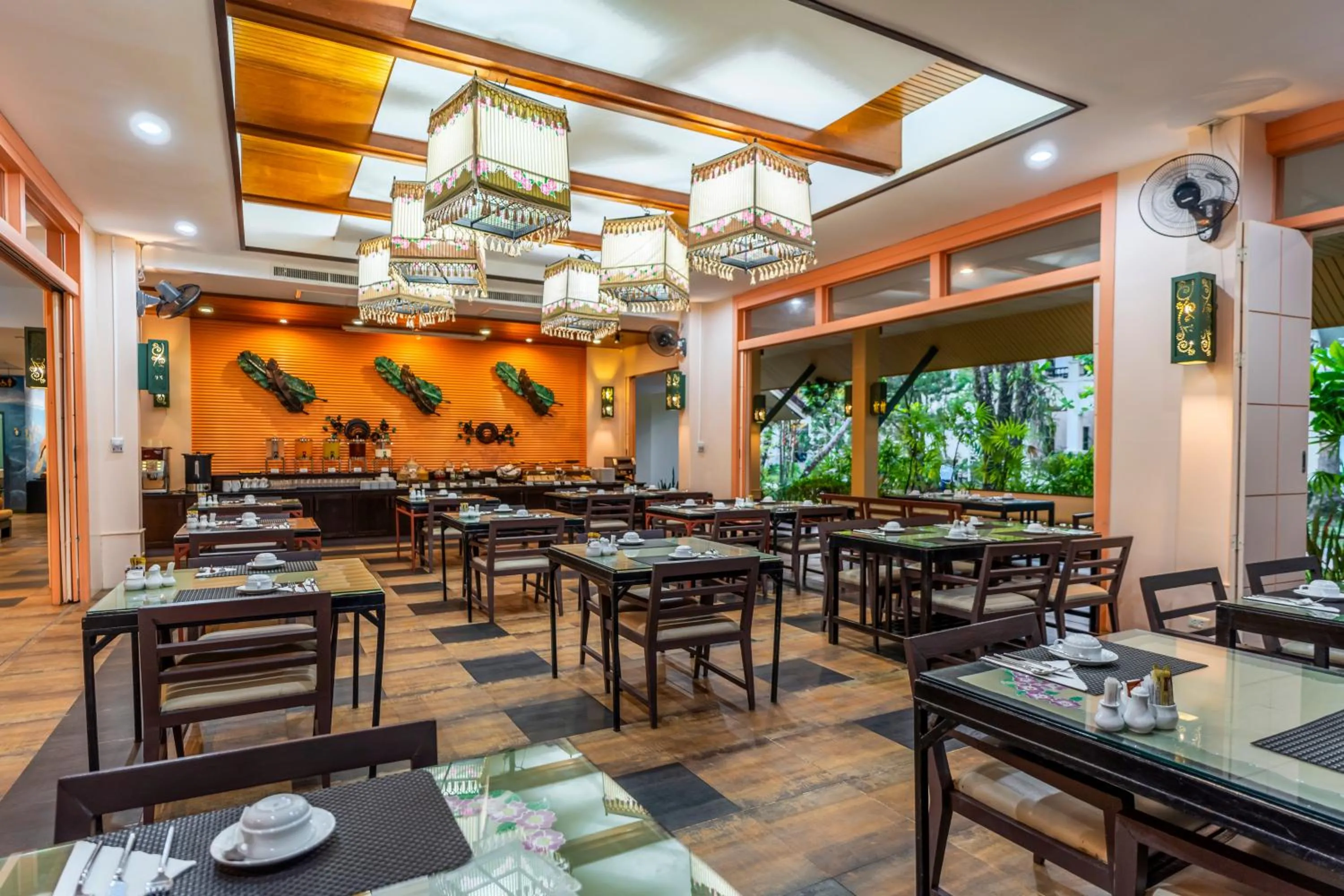 Restaurant/places to eat in Baan Khaolak Beach Resort