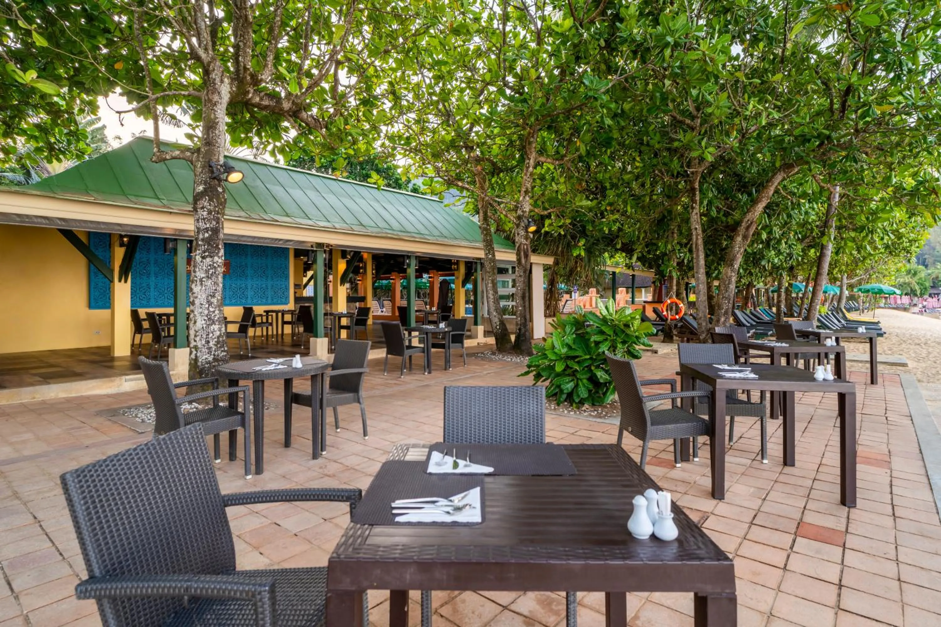 Restaurant/places to eat in Baan Khaolak Beach Resort