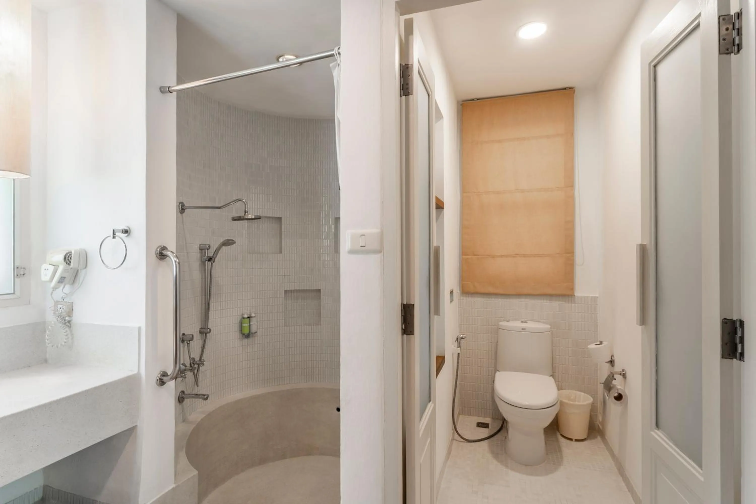 Shower in Baan Khaolak Beach Resort