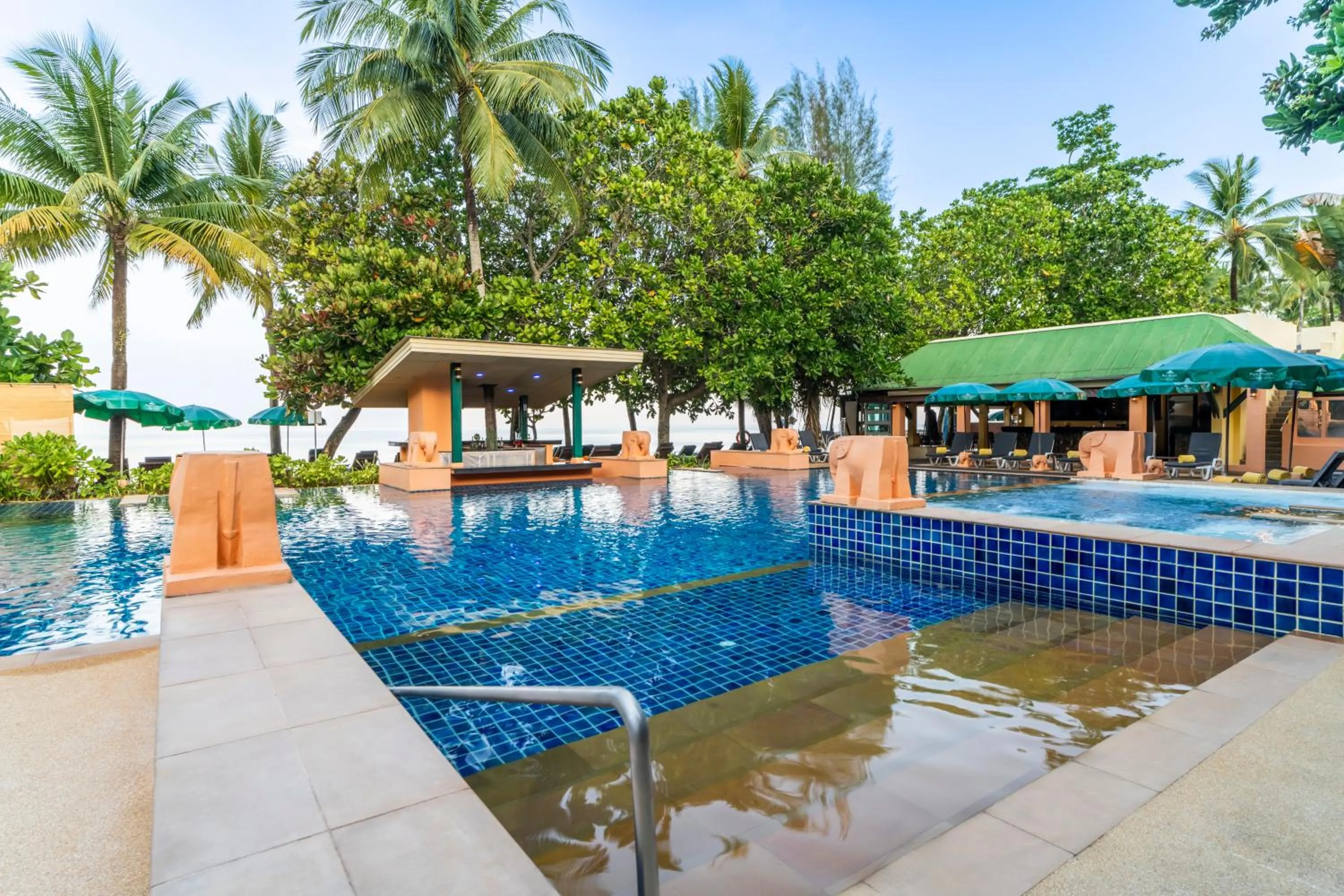 Swimming pool in Baan Khaolak Beach Resort