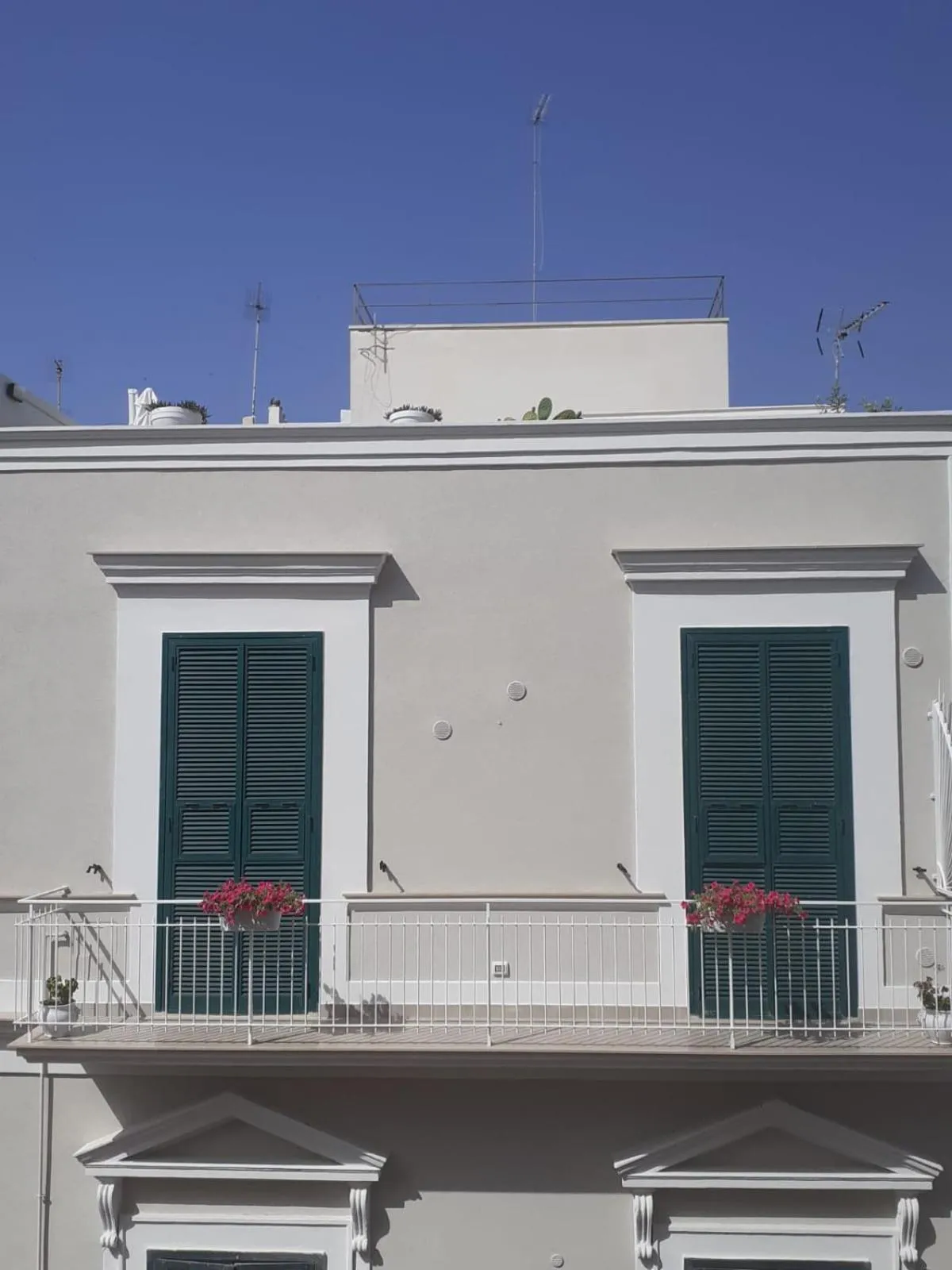 Property building in A DUE PASSI temporary apartment