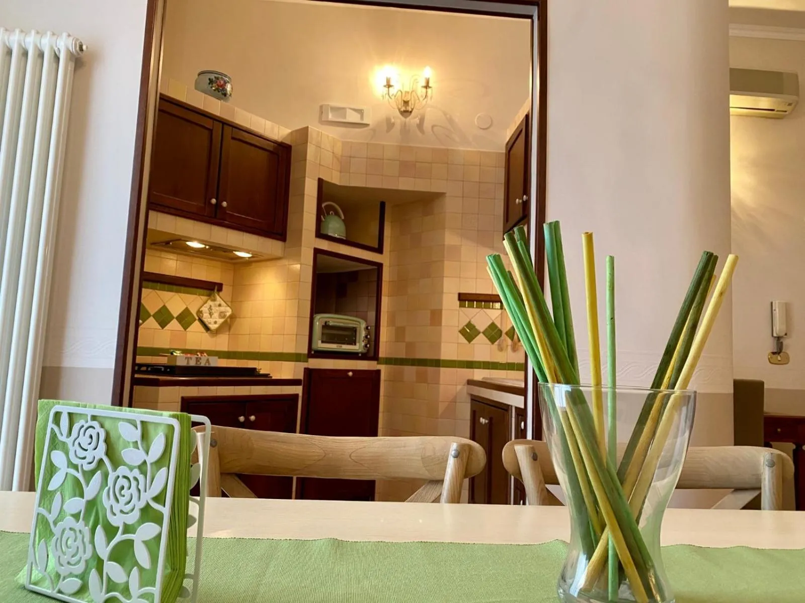 Kitchen or kitchenette in A DUE PASSI temporary apartment