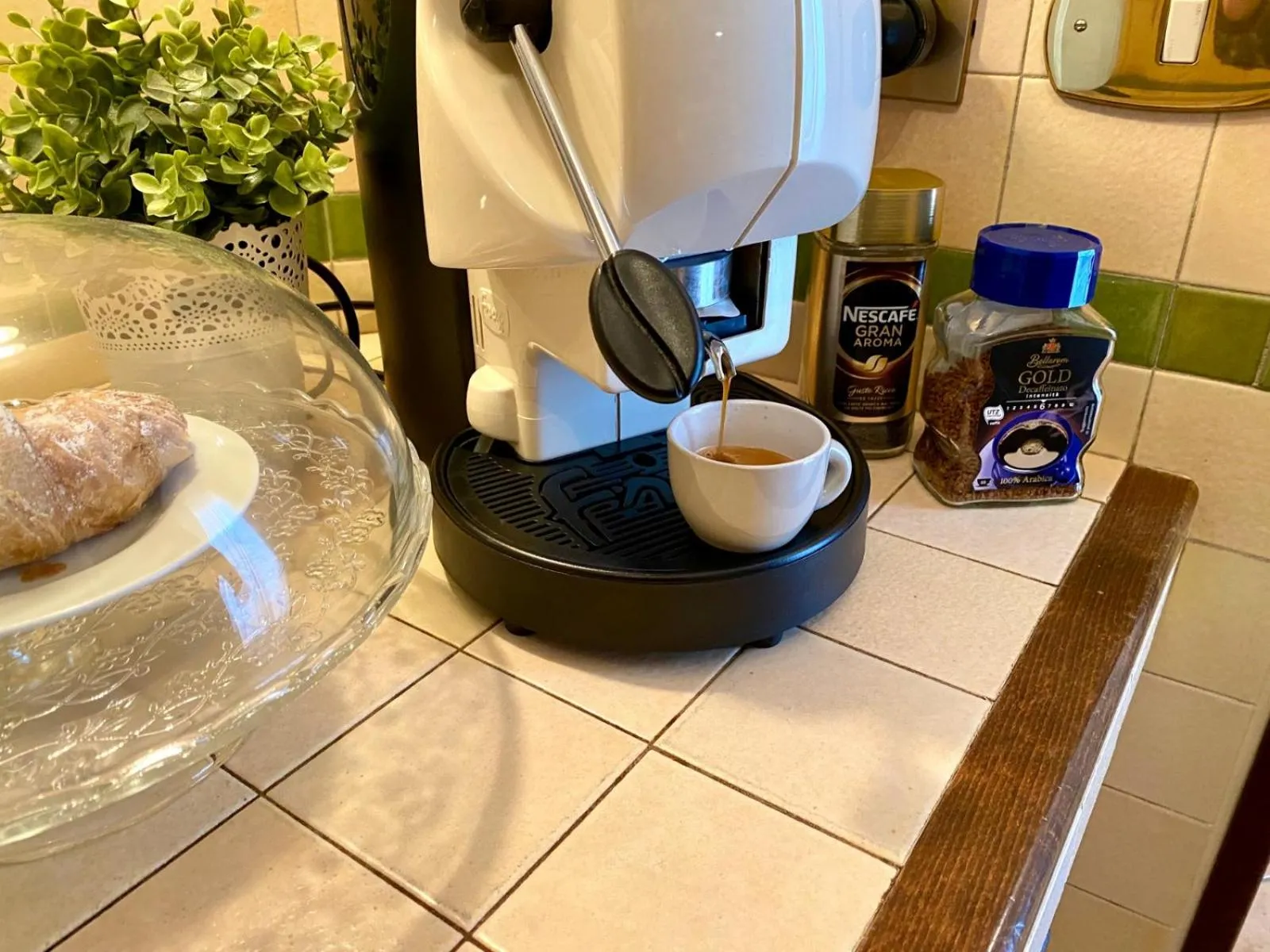 Coffee/tea facilities in A DUE PASSI temporary apartment