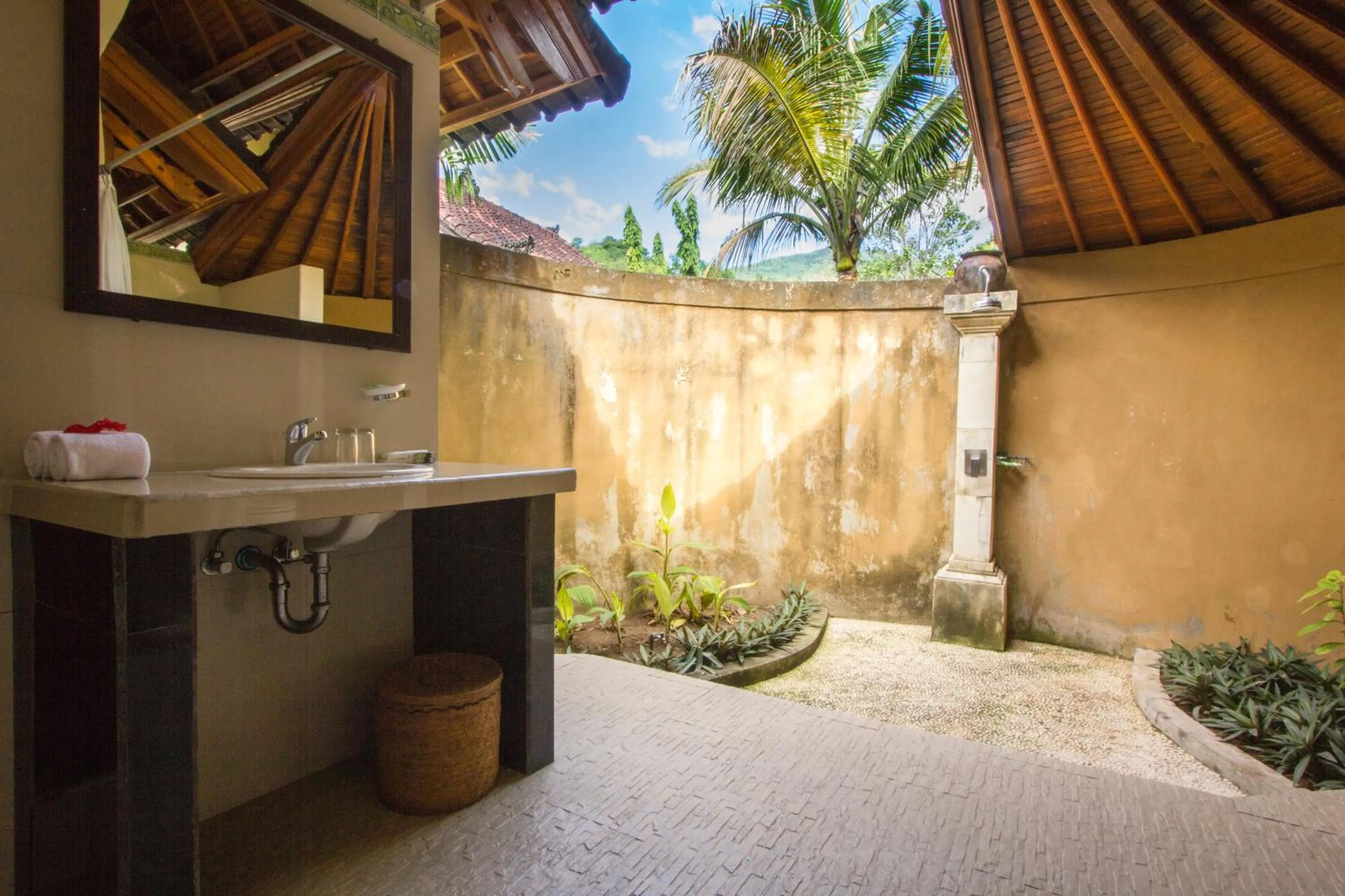 Shower in Arya Amed Beach Resort and Dive Center