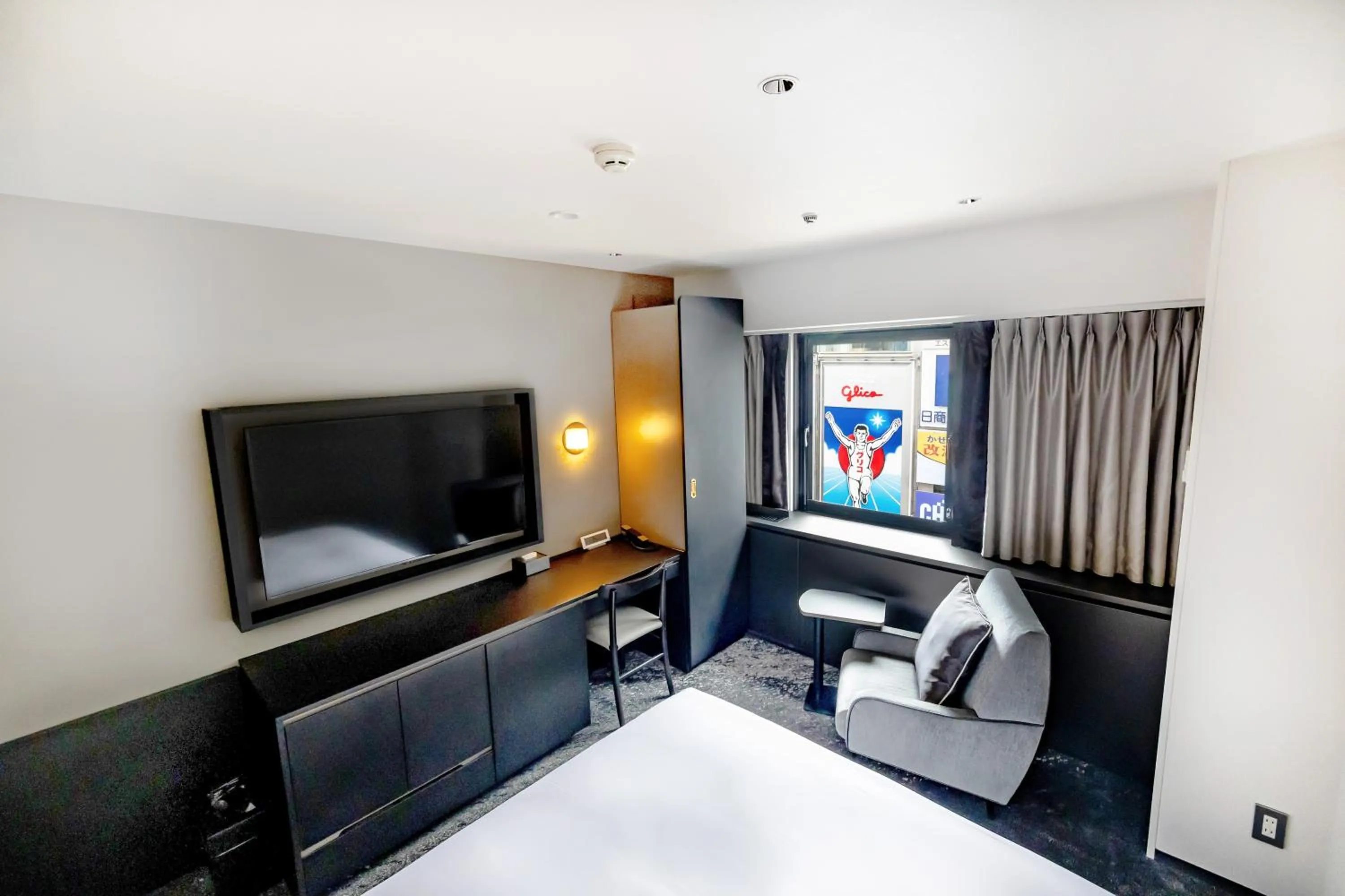 Photo of the whole room, Bed in Cross Hotel Osaka