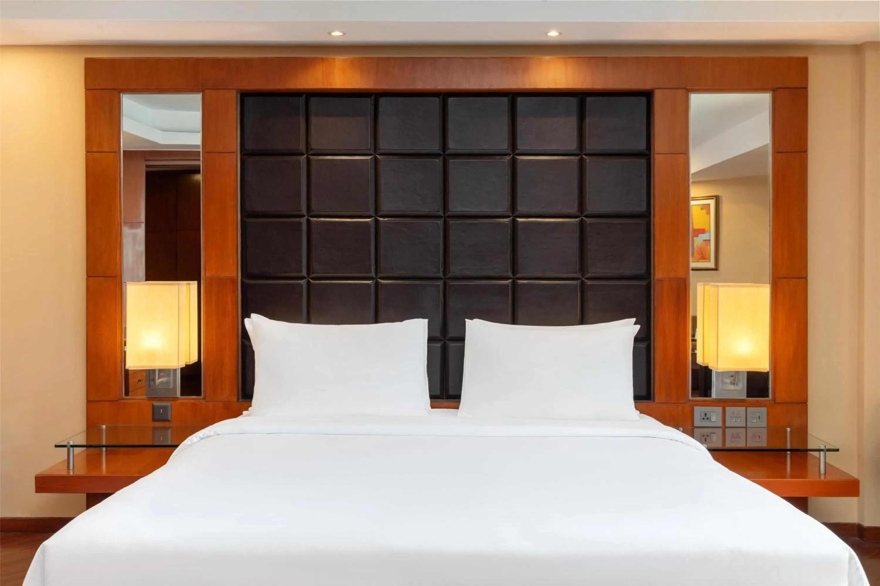 Bedroom, Bed in Radisson Blu Plaza Delhi Airport