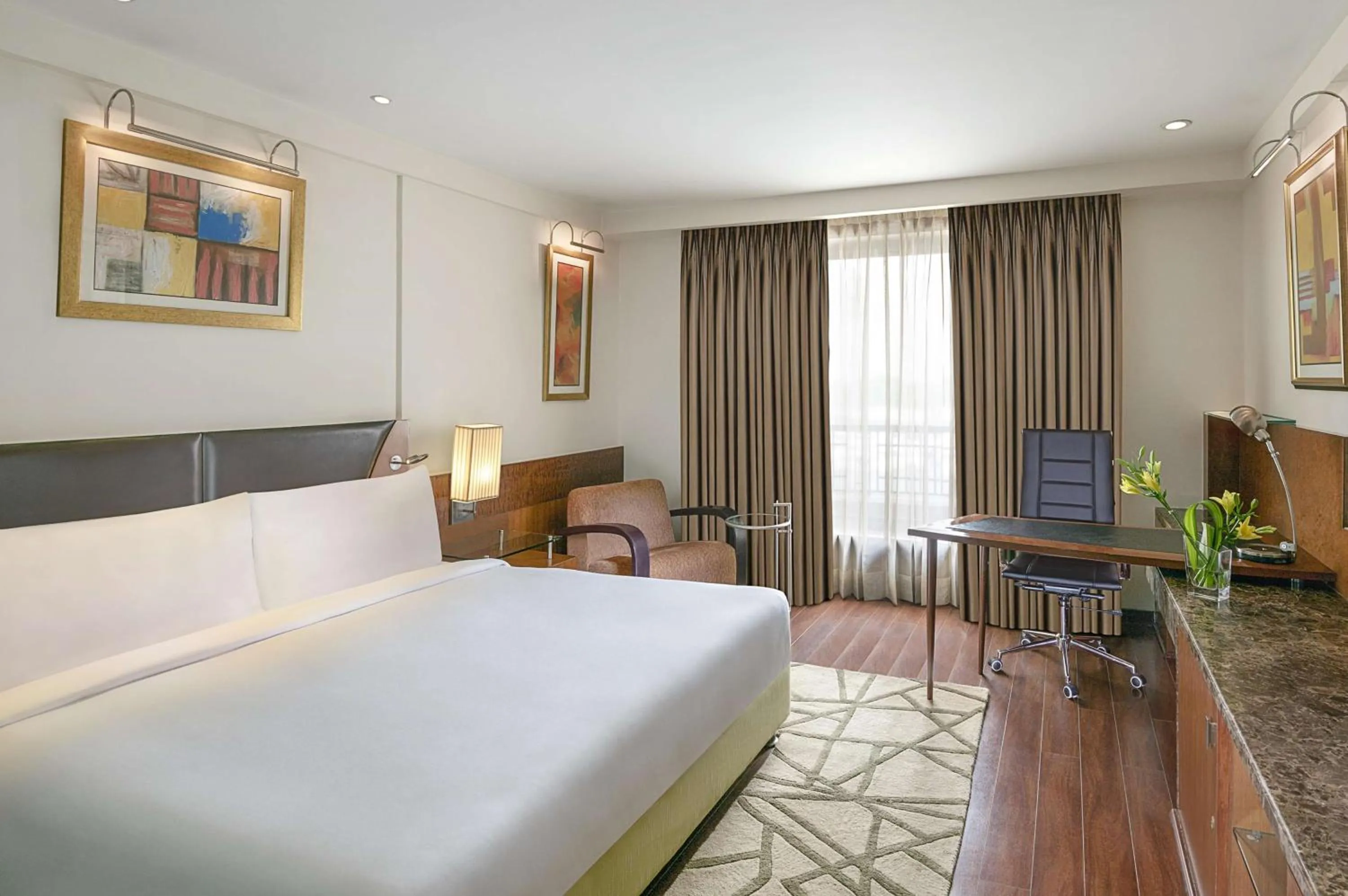 Bedroom, Bed in Radisson Blu Plaza Delhi Airport
